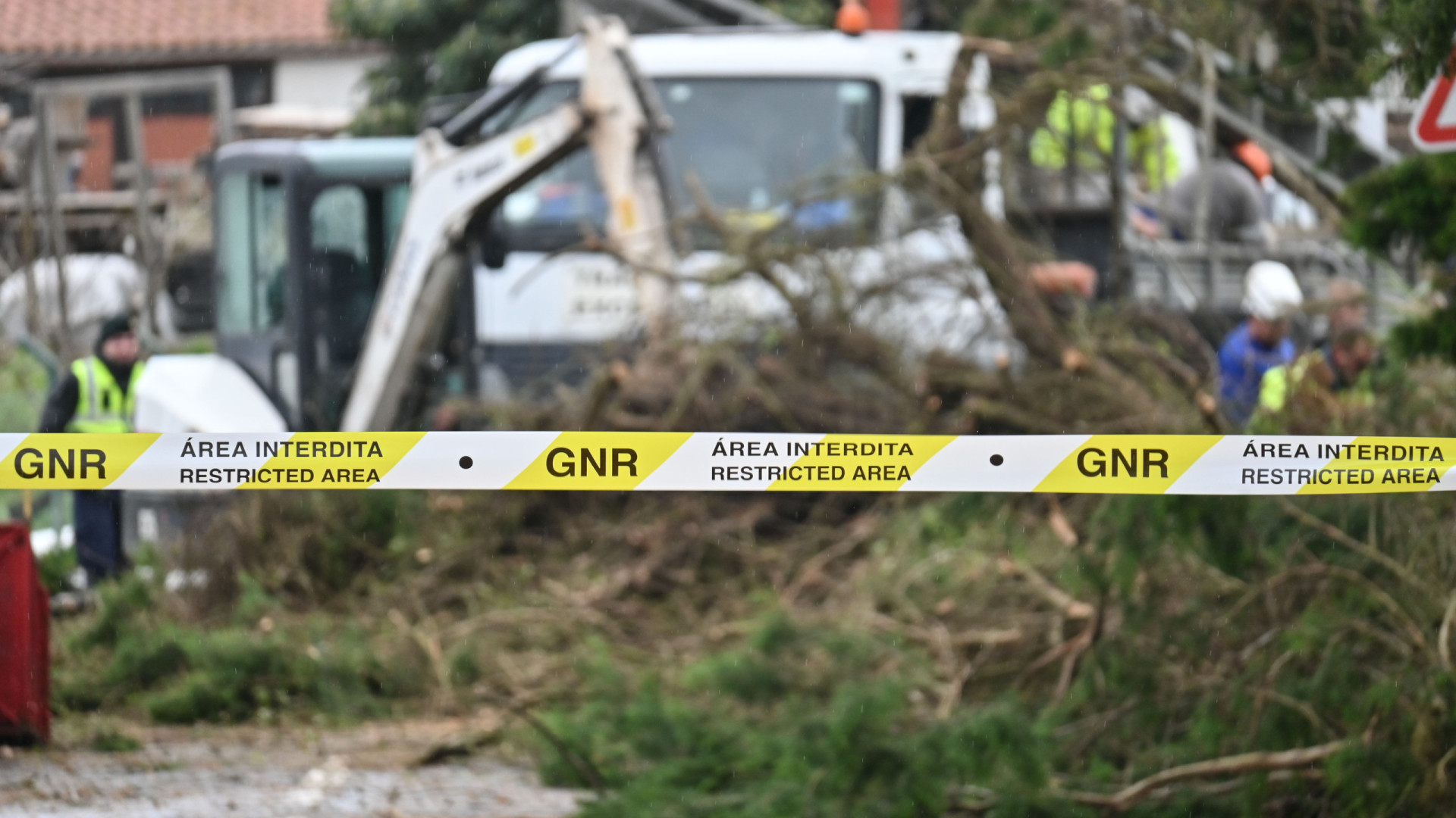 Treze distritos a 'amarelo' devido à chuva forte, granizo e trovoada