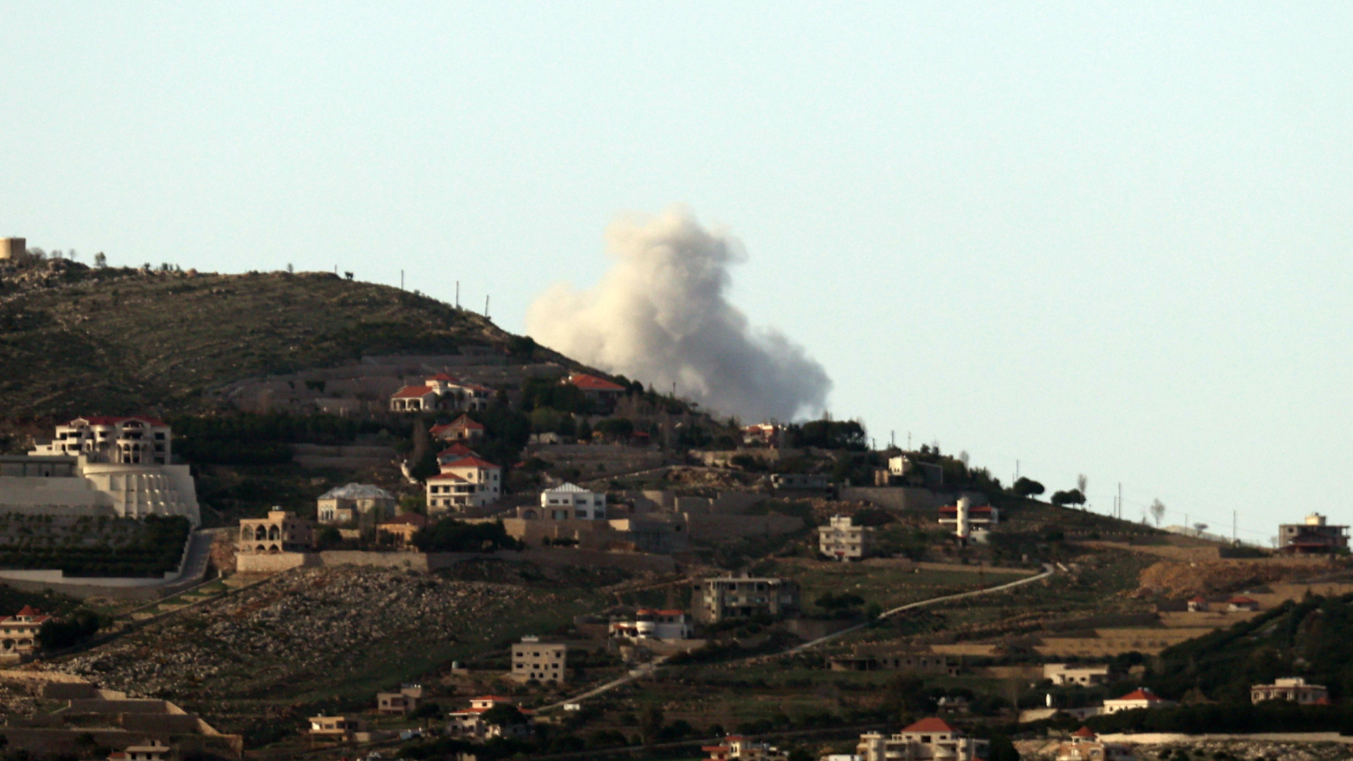 Israel bombardeia alvos do Hezbollah no sul do Líbano