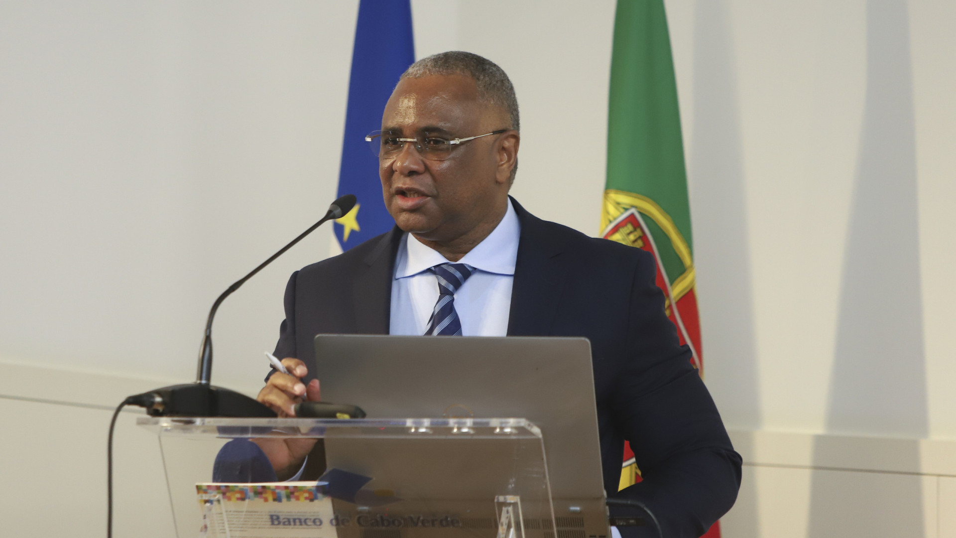 Cabo Verde estabiliza taxas de juro fechando diferencial para a Europa