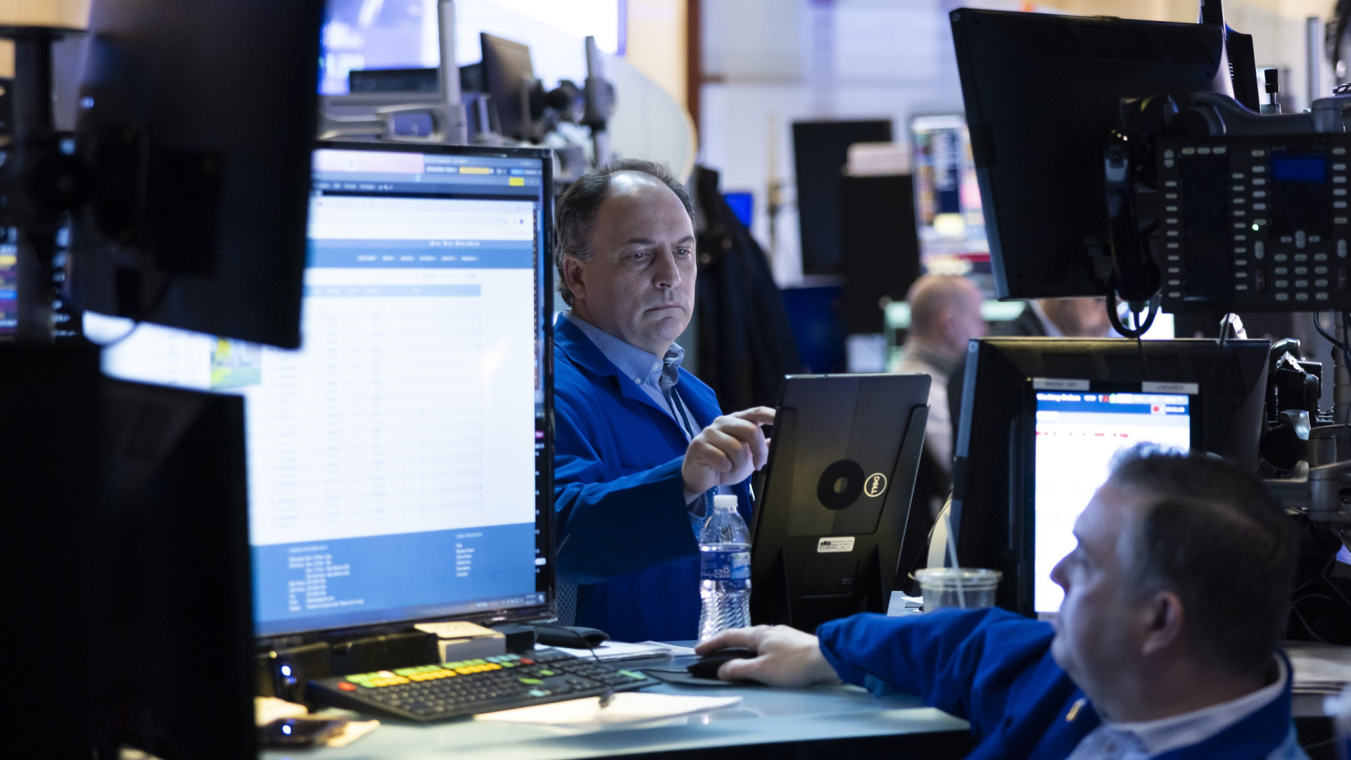 Wall Street fecha em alta a sessão após Trump ameaçar Powell
