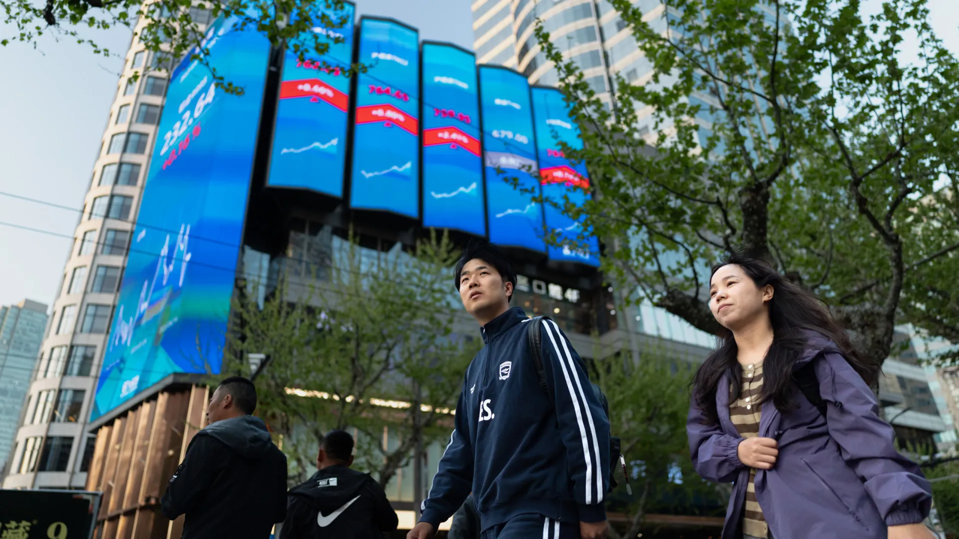 
                    Concorrente chinesa da Nvidia tem entrada triunfal na bolsa de Xangai
                