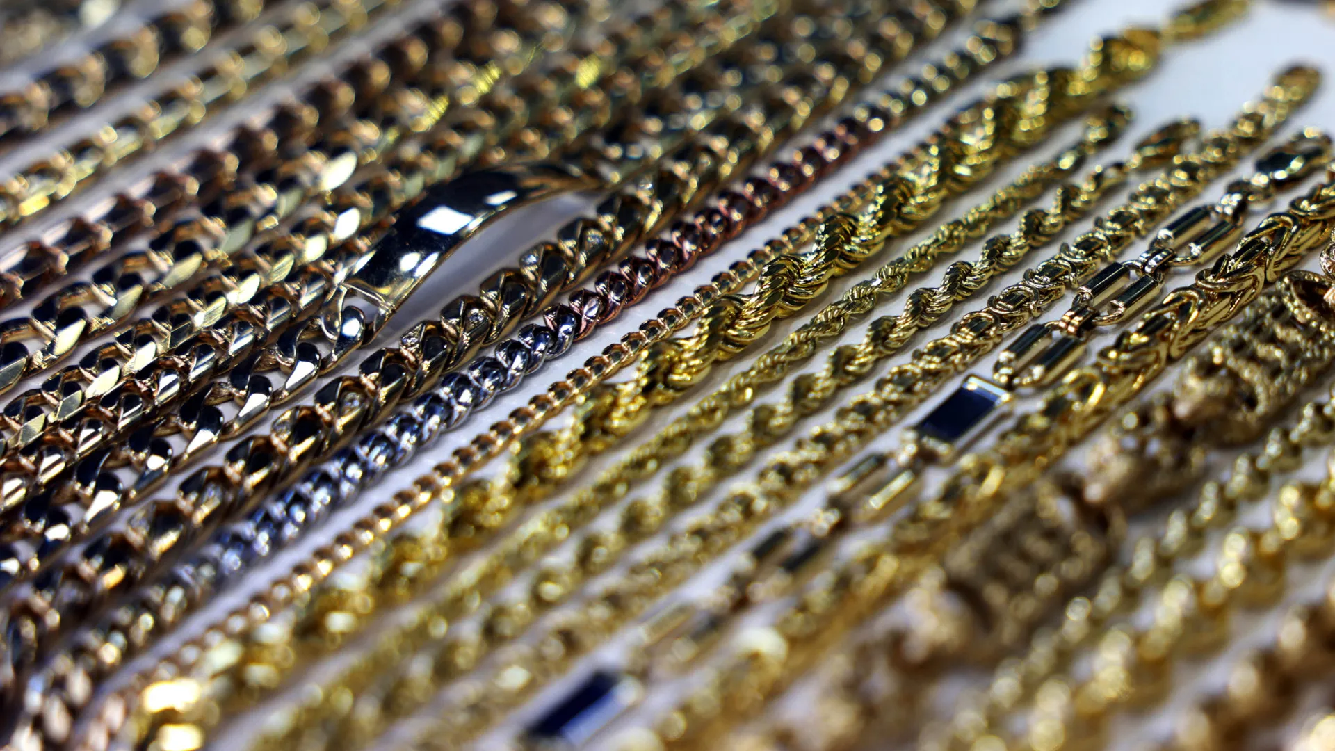 Preço do ouro atinge novo máximo histórico (pelo segundo dia consecutivo)