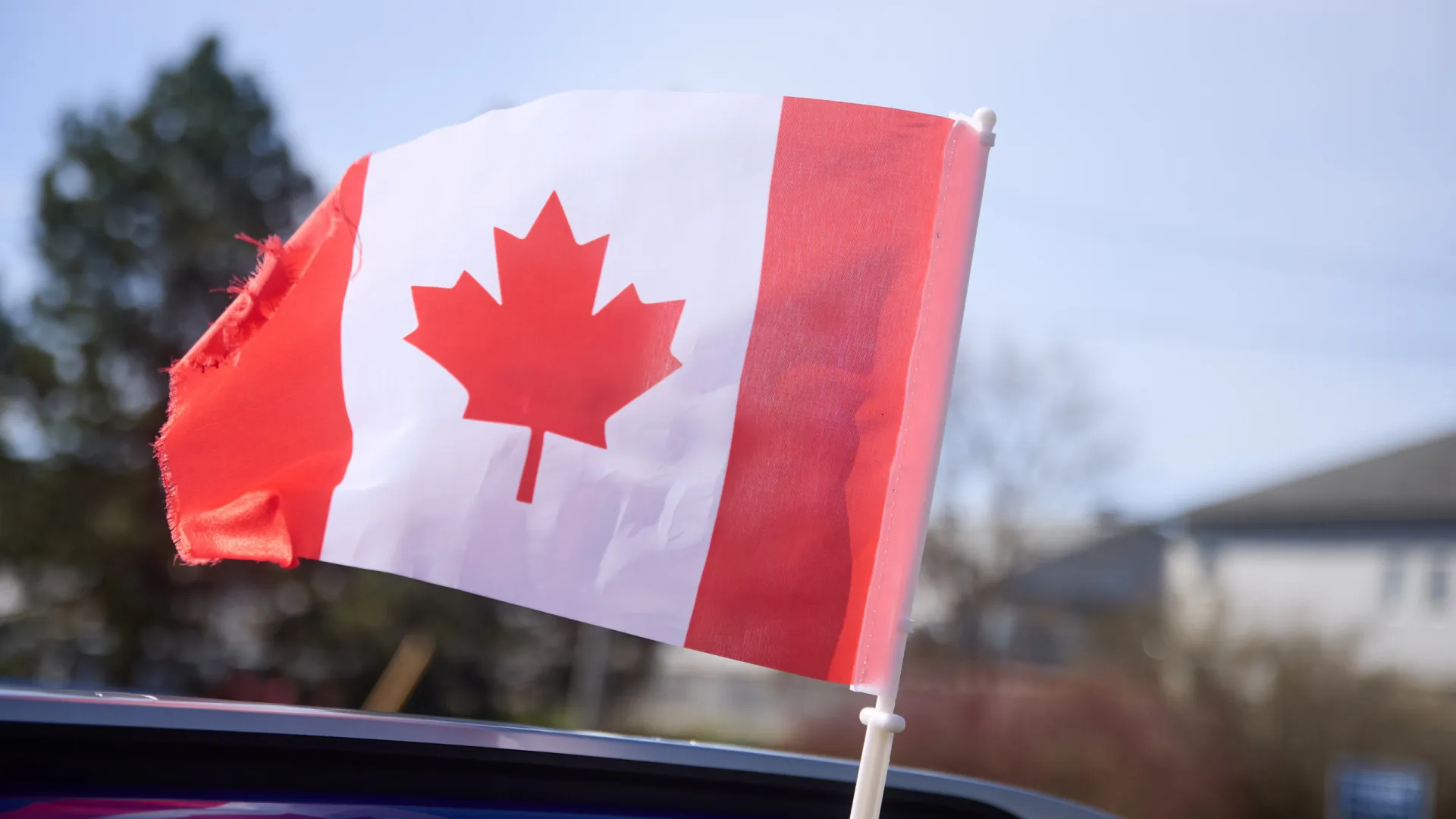 
                    Canadá volta a transmitir anúncio de TV que levou Trump a aumentar taxas
                