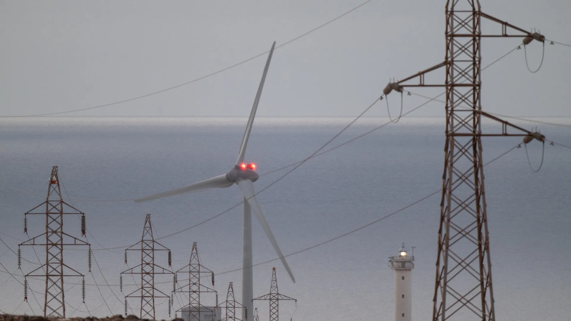 
                    ERSE aponta para necessidade de acelerar redes elétricas inteligentes
                