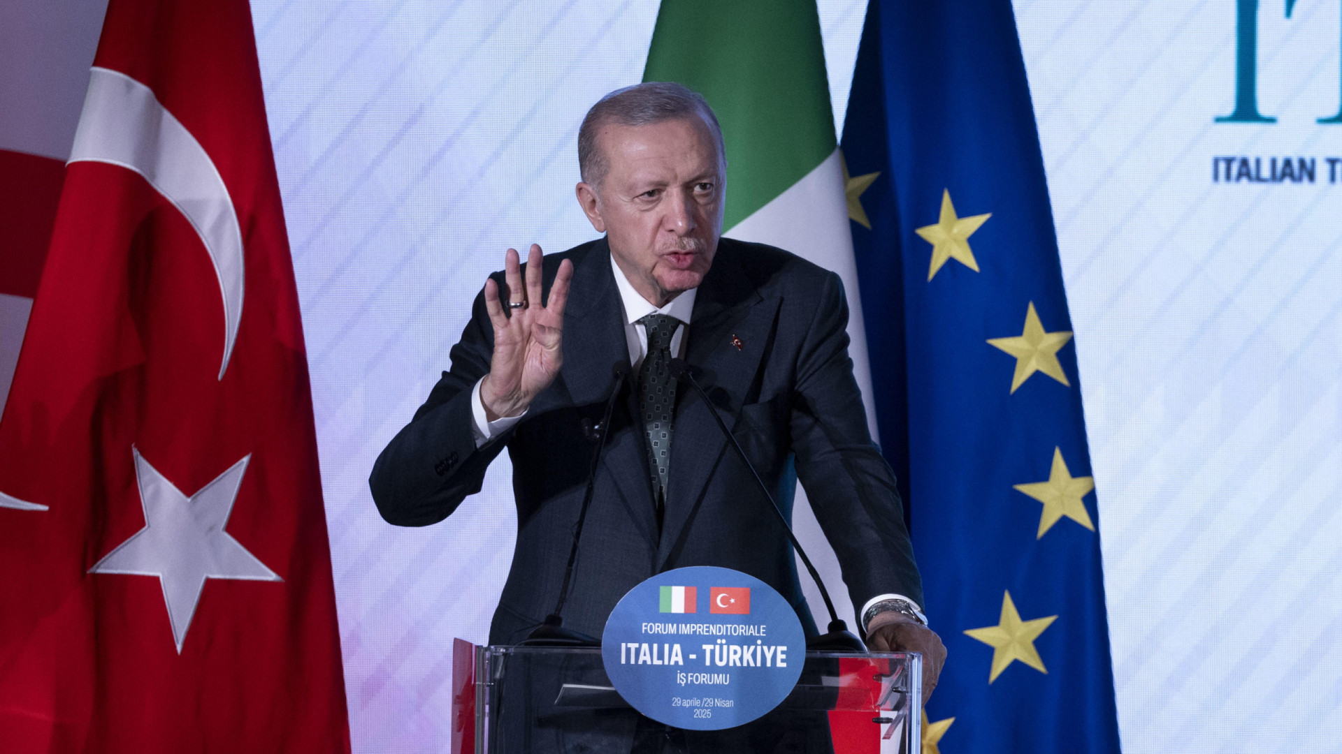 Erdogan avisa: Ofensiva israelita pode criar vaga de migração para Europa