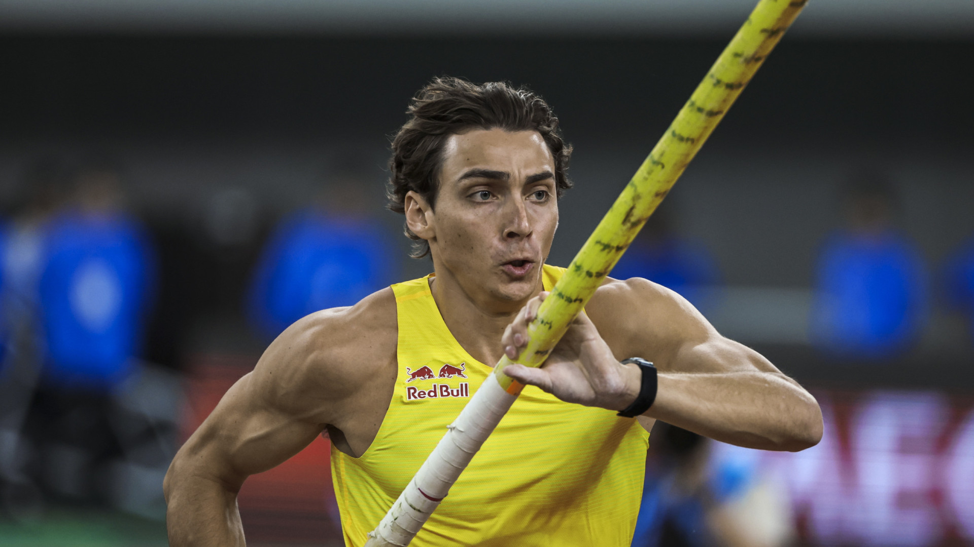 Duplantis volta a bater o recorde mundial do salto com vara