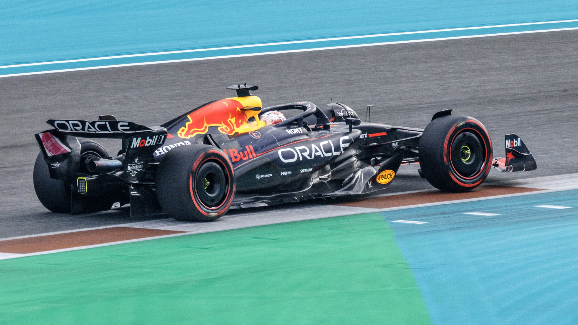 Max Verstappen conquista terceira pole da temporada em Miami