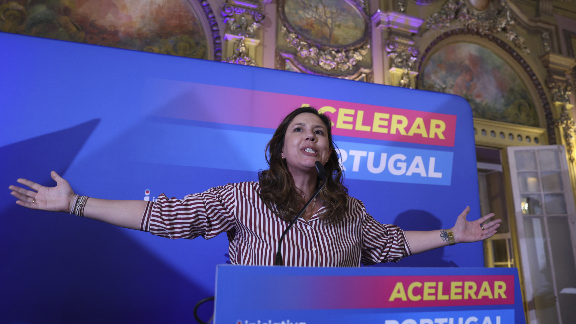 IL concorda com Governo sobre imigração. 