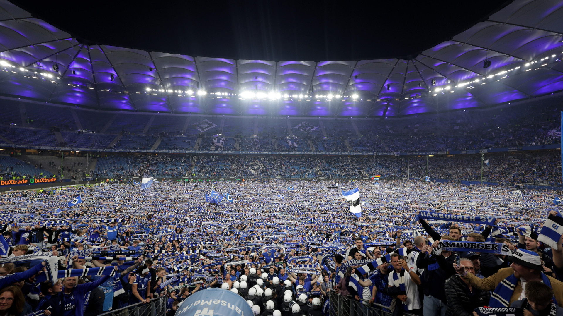 Festejos pela subida do Hamburgo à Bundesliga resultam em 25 feridos