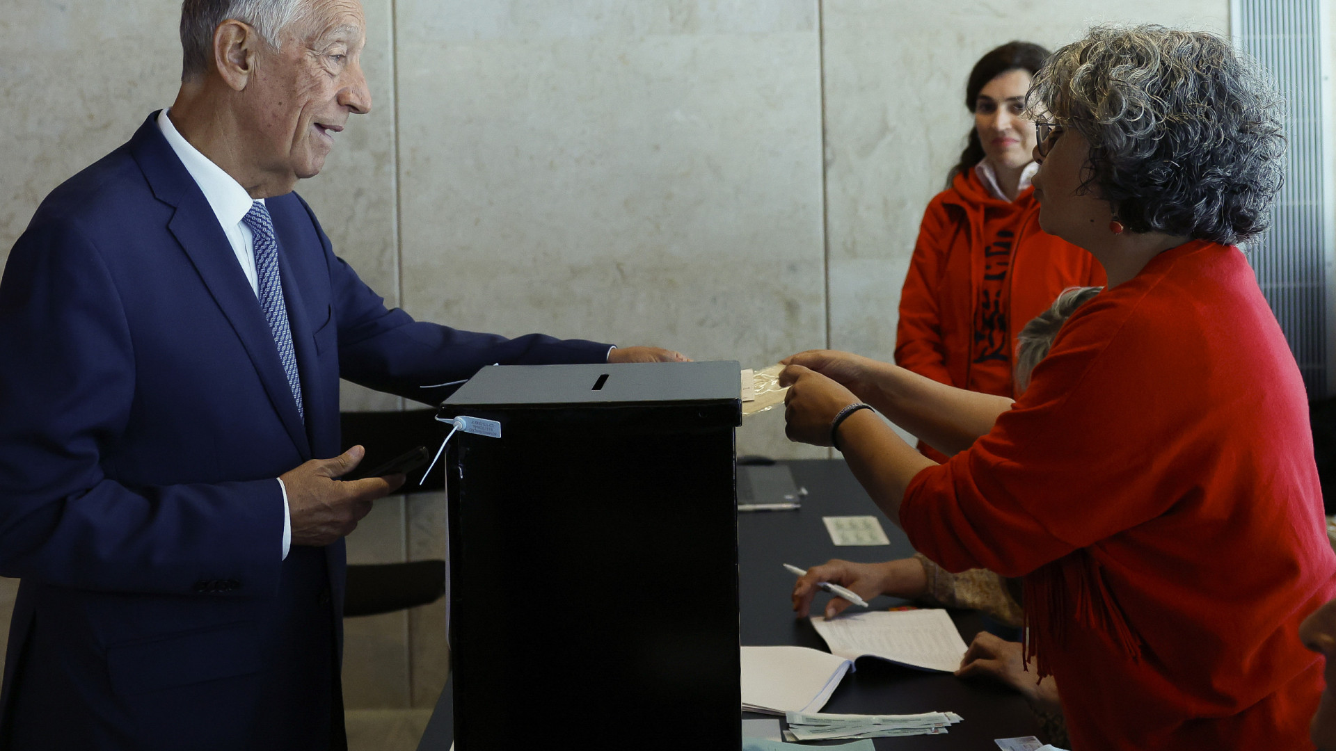 Marcelo apela ao voto e lembra que não pode haver eleições no próximo ano