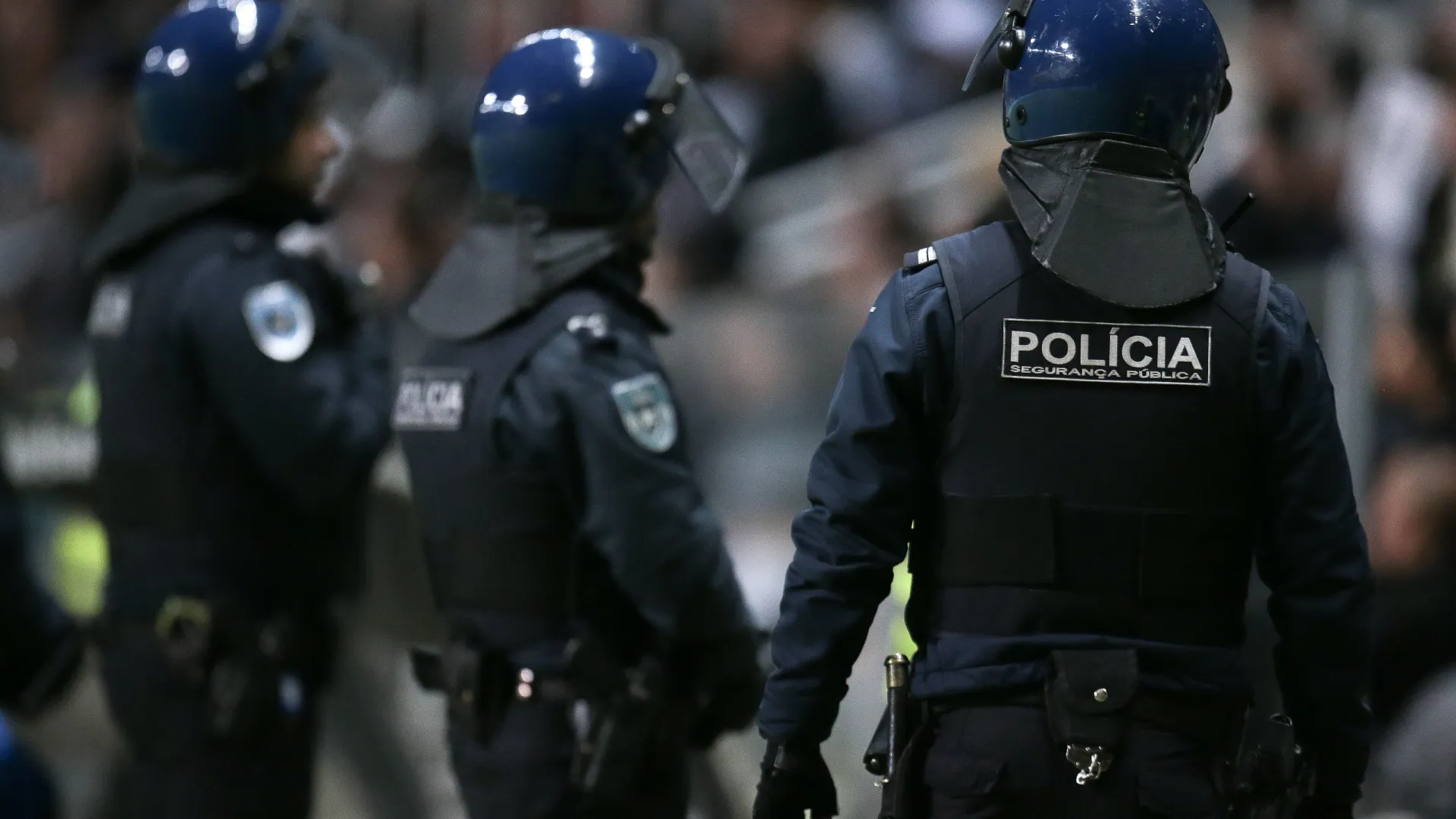 
                    Sindicatos da PSP voltaram a sair desiludidos de reunião no MAI
                