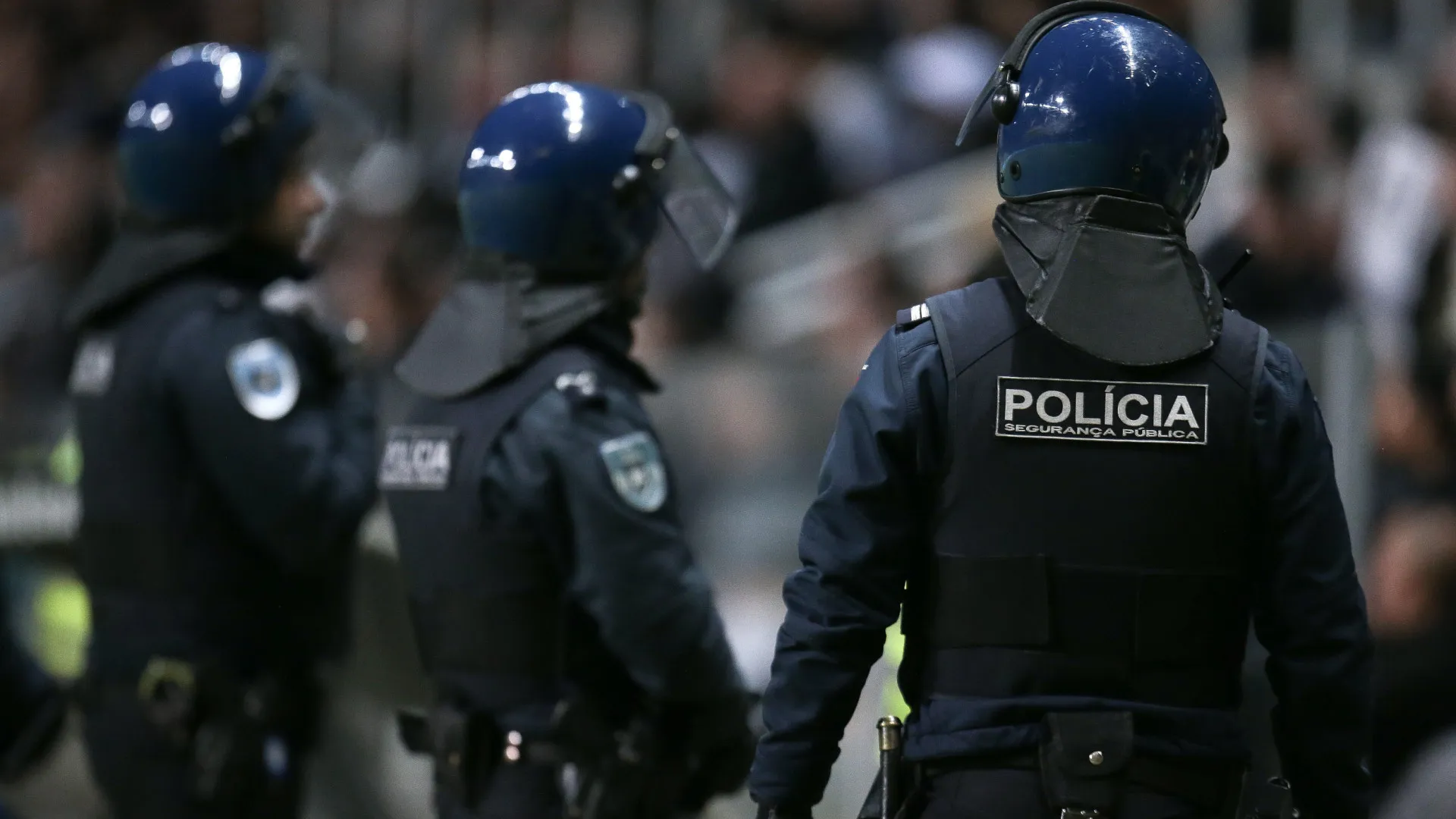 
                    Sindicatos da PSP voltaram a sair desiludidos de reunião no MAI
                