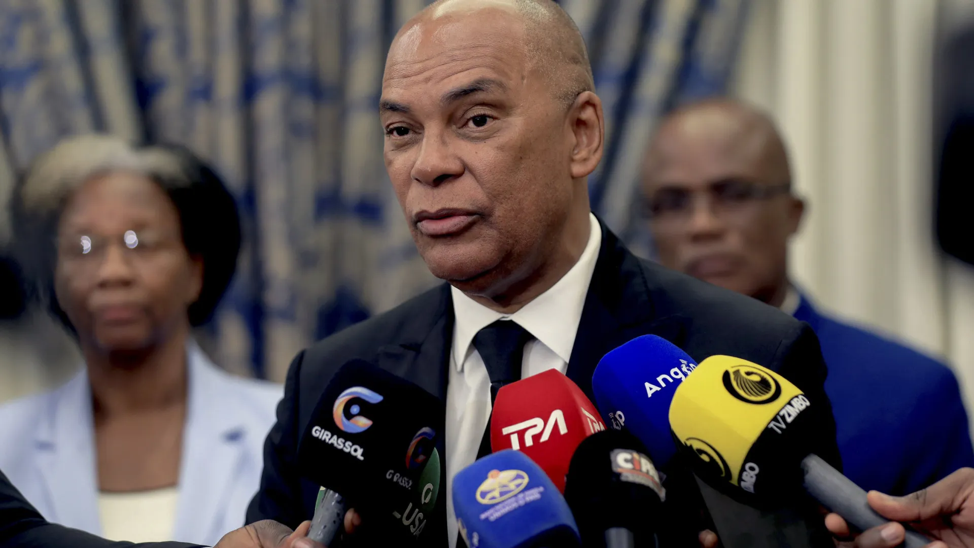 
                    Presidente da UNITA homenageia angolanos que acreditaram na mudança
                