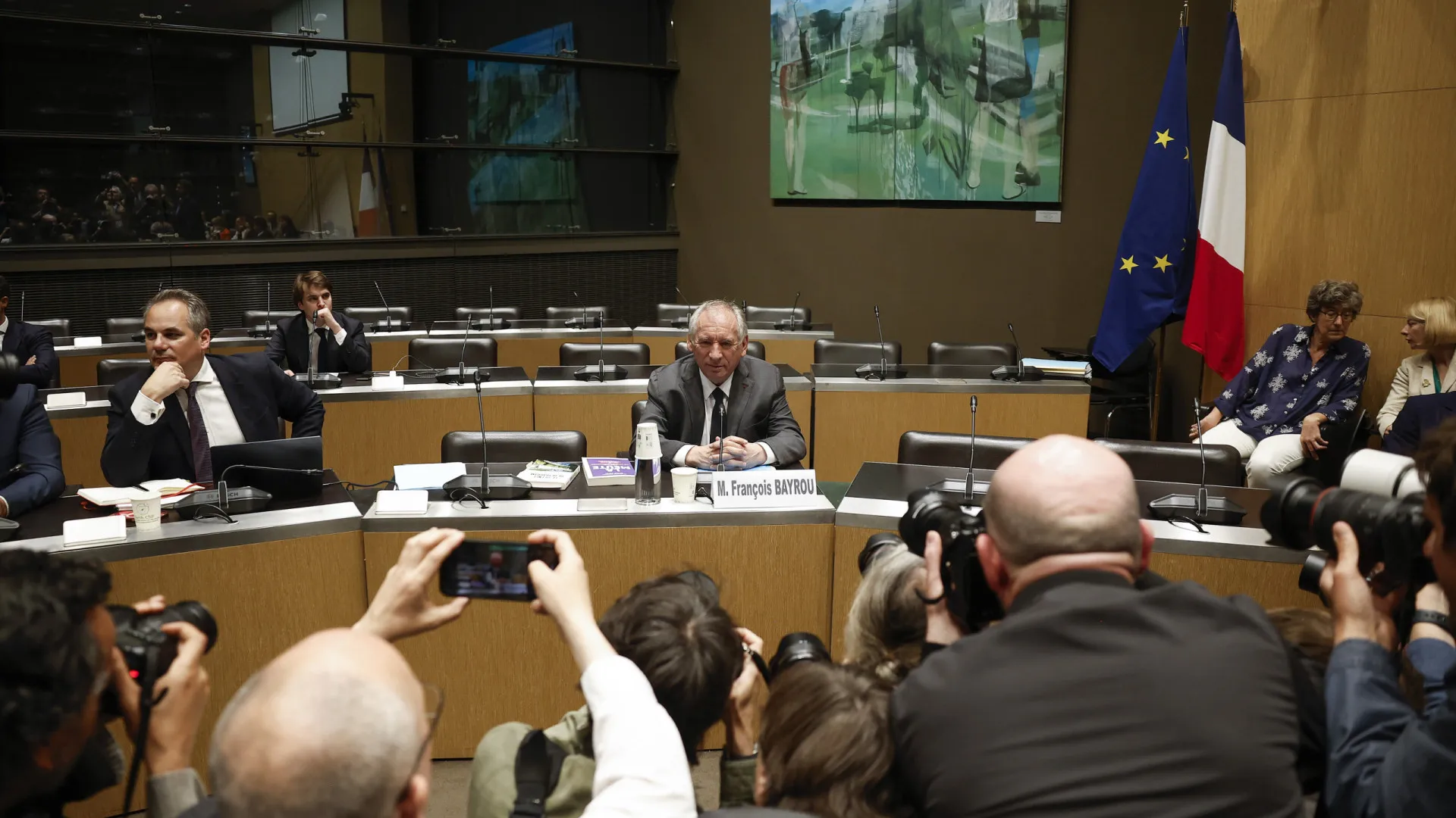 
                    Violência em escolas católicas de França denunciada por grupo de ex-alunos
                