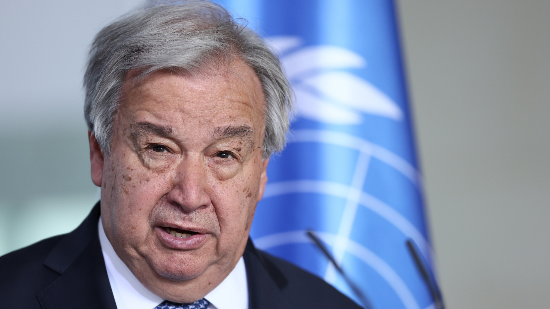 António Guterres pede a Israel e Irão 