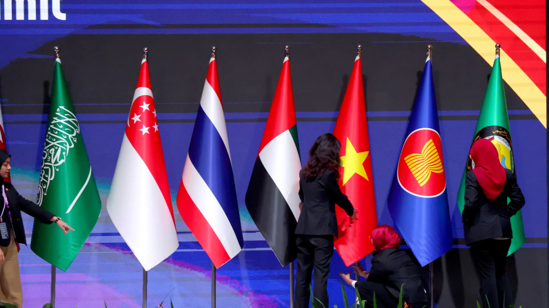 
                    Timor avalia caminhos para integração económica no Sudeste Asiático
                