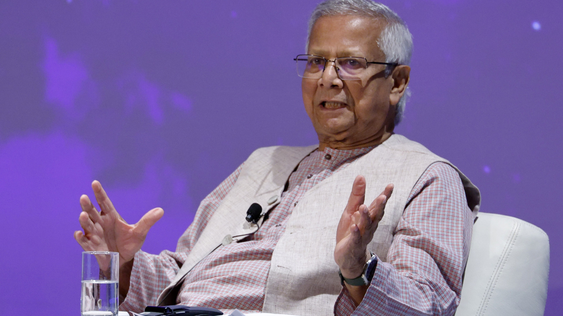 Governo interino do Bangladesh marca eleições para abril de 2026