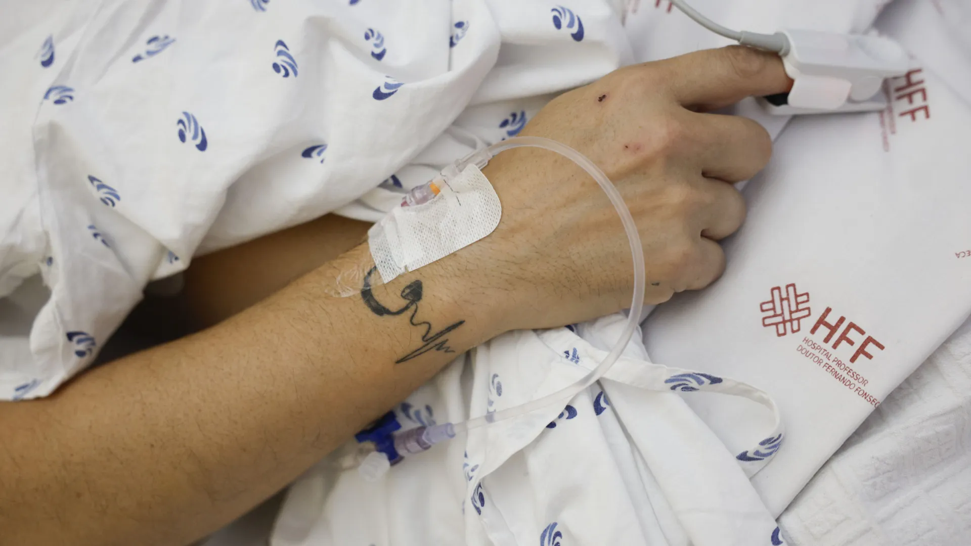 
                    Doentes muito urgentes aguardam três horas por primeira observação no Amadora-Sintra
                