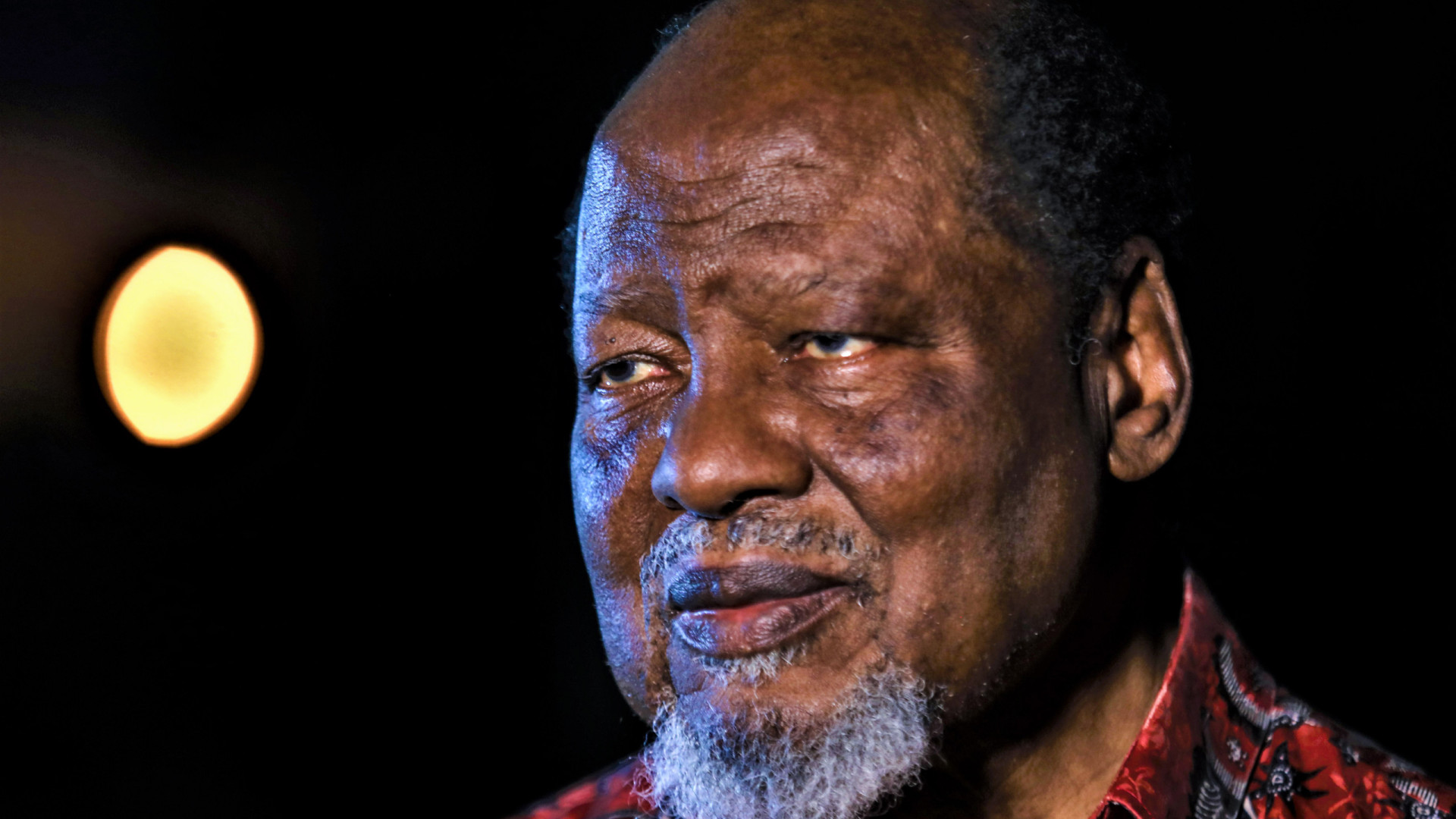 Ex-PR moçambicano Chissano admite que o país enfrenta pobreza e corrupção