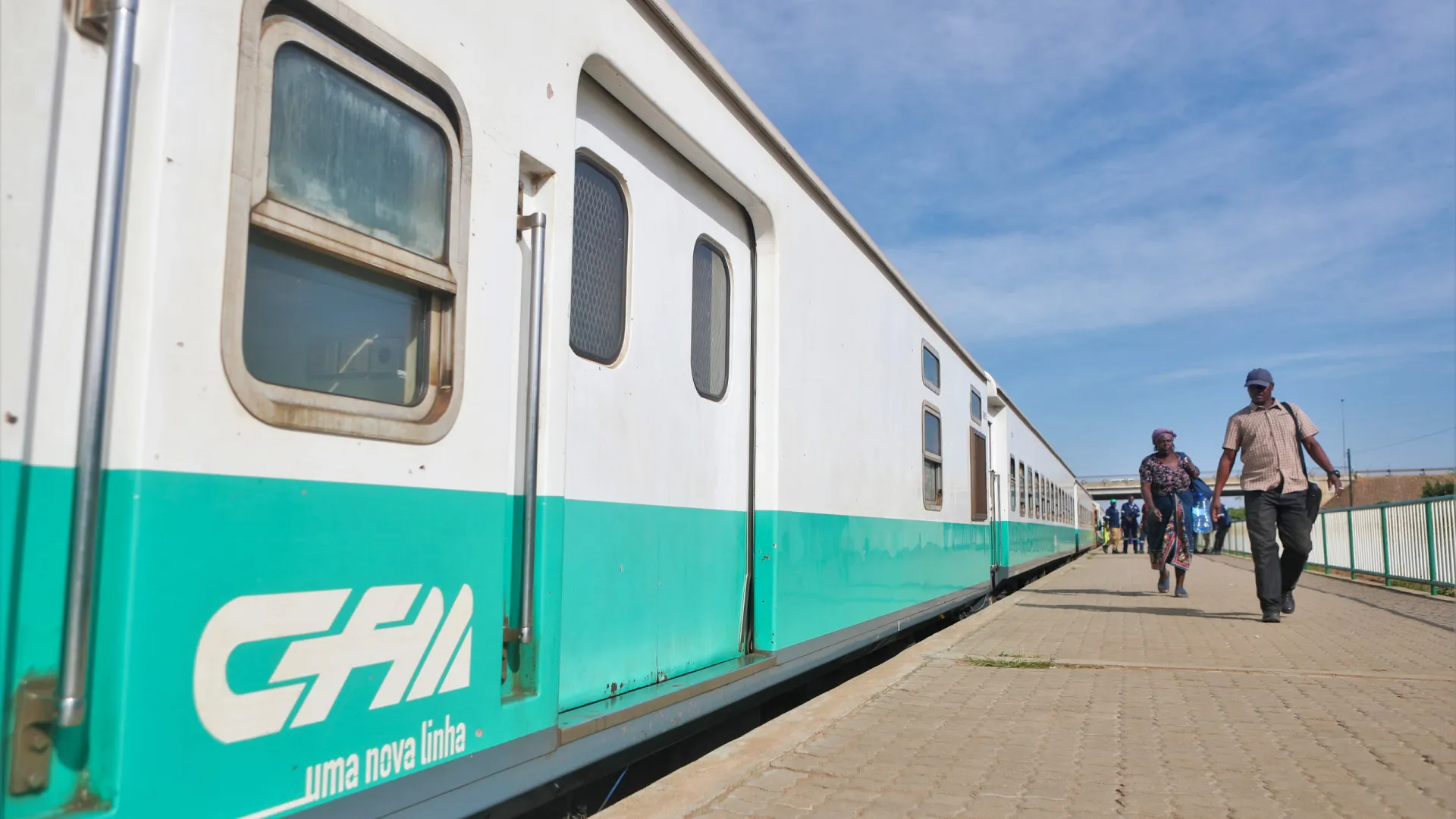 
                    Ferroviária moçambicana paralisa circulação no sul devido à chuva intensa
                