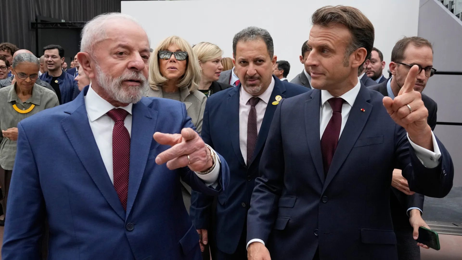 
                    Macron convida Lula da Silva para cimeira do G7 em França
                