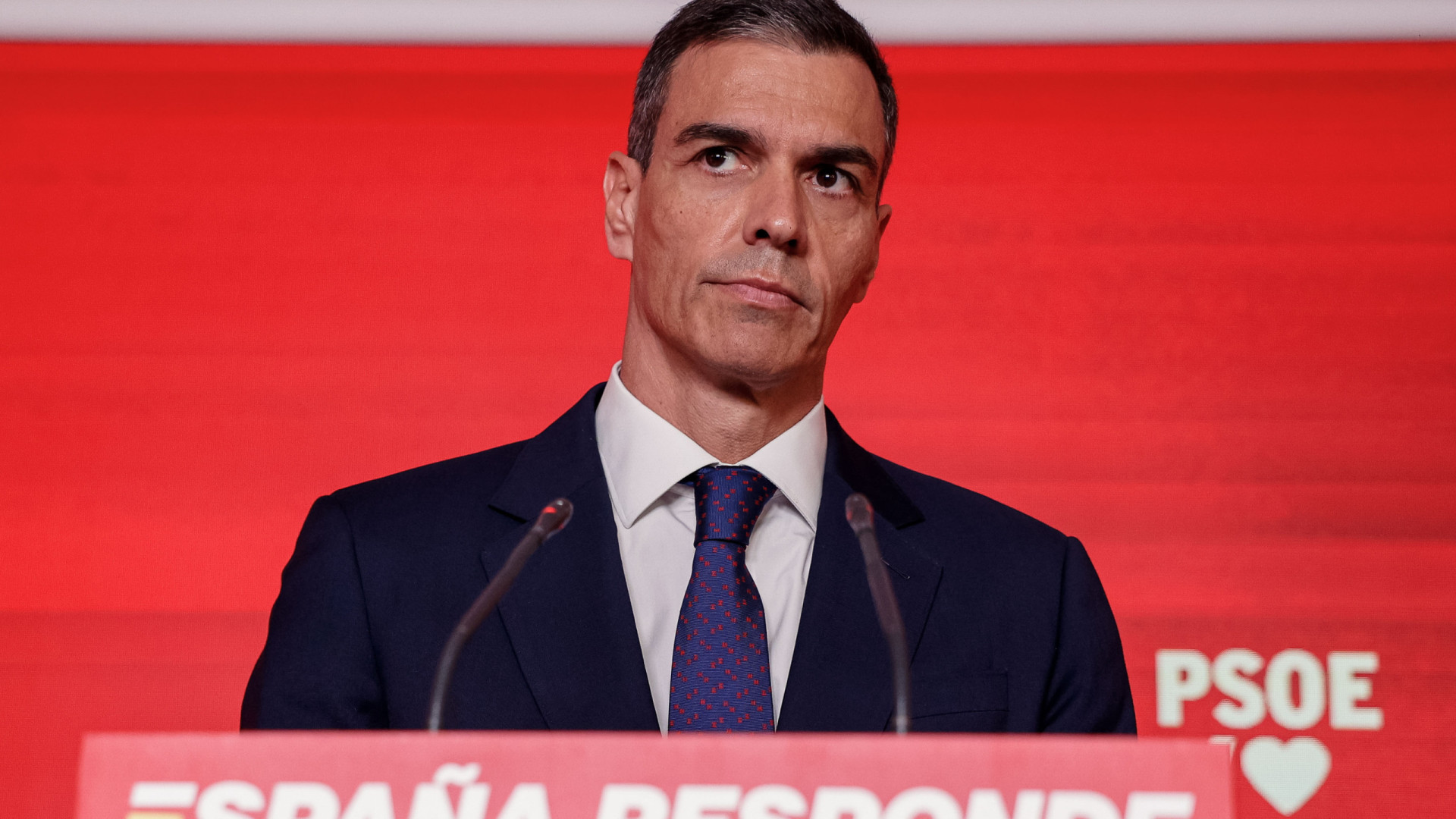 Sánchez pede perdão por corrupção no PSOE, mas afasta crise no governo