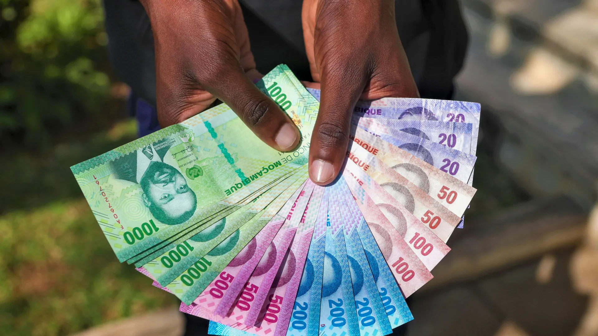 
                    Dívida pública moçambicana subiu no 3.º trimestre para 15.055 milhões
                