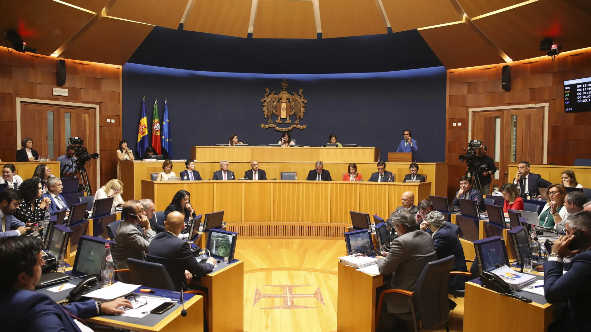 
                    Governo da Madeira entrega Orçamento de 2.329 milhões para 2026
                