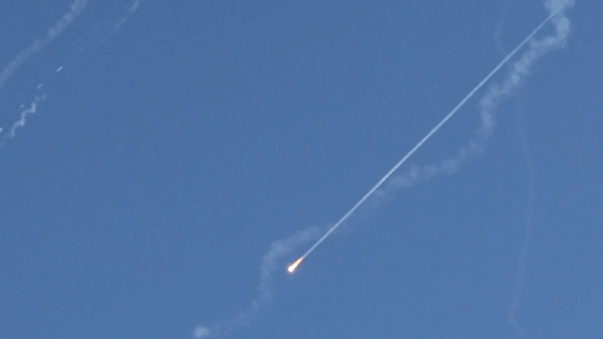 
                    Israel confirmam impacto de mísseis iranianos no centro de Israel
                