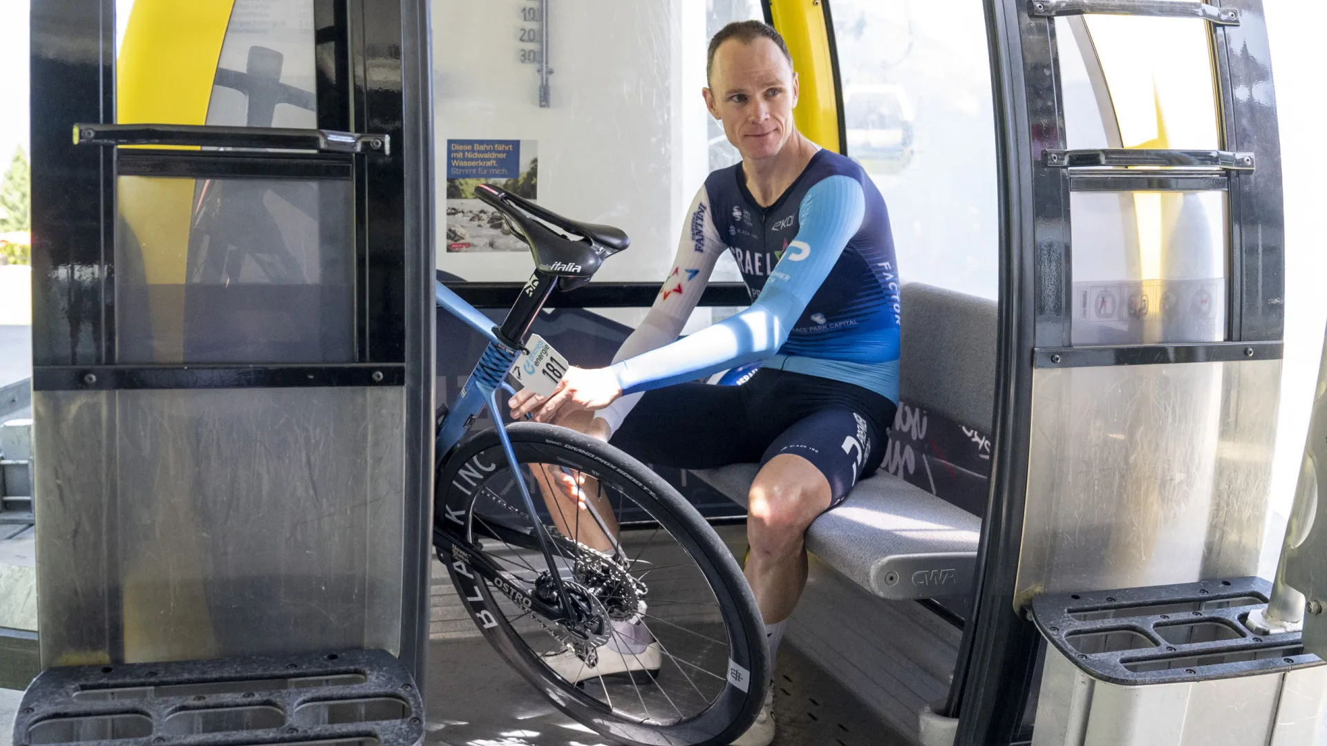 
                    Chris Froome vai ser operado após acidente em treino
                
