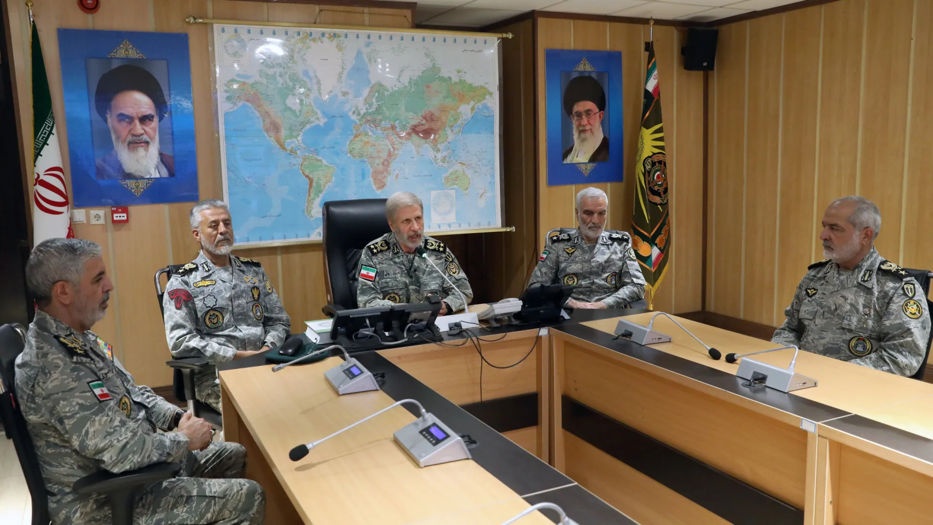 
                    Irão avisa EUA que as Forças Armadas estão 