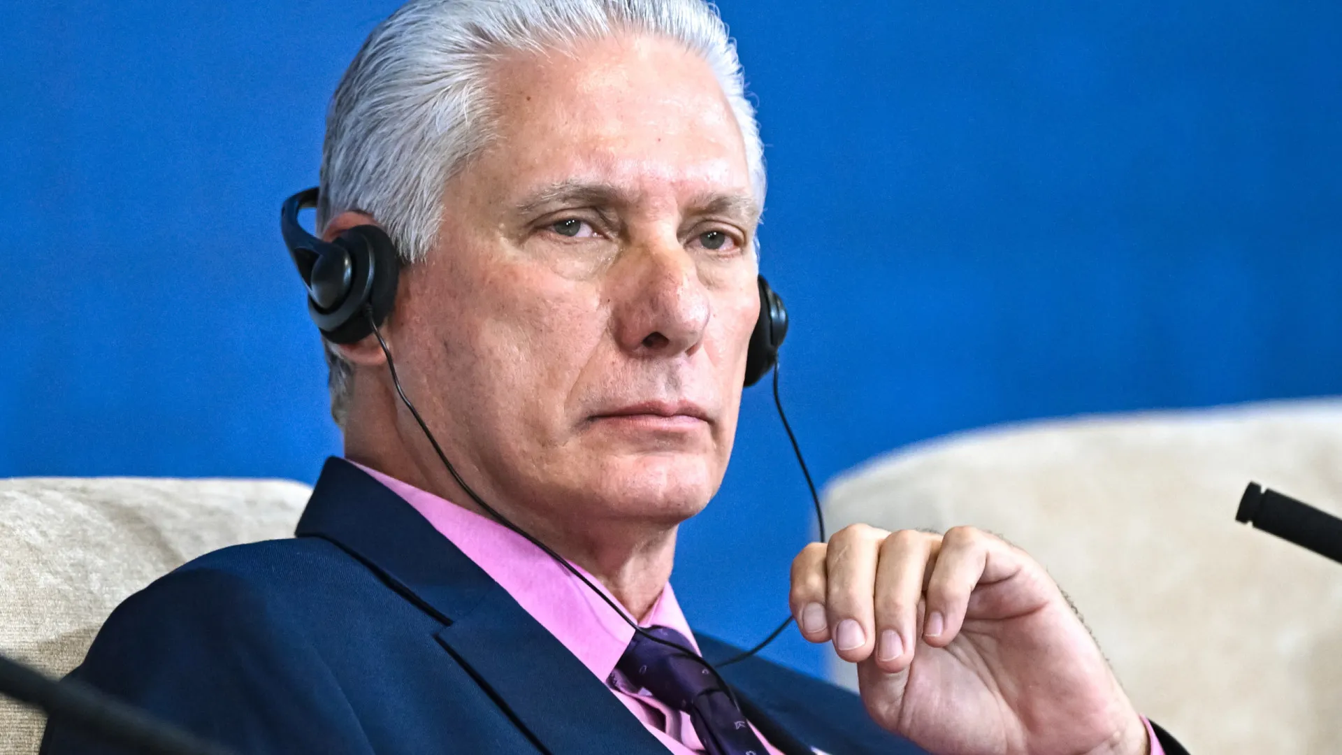 
                    Presidente de Cuba pede respeito por medidas para evitar mortes e danos
                