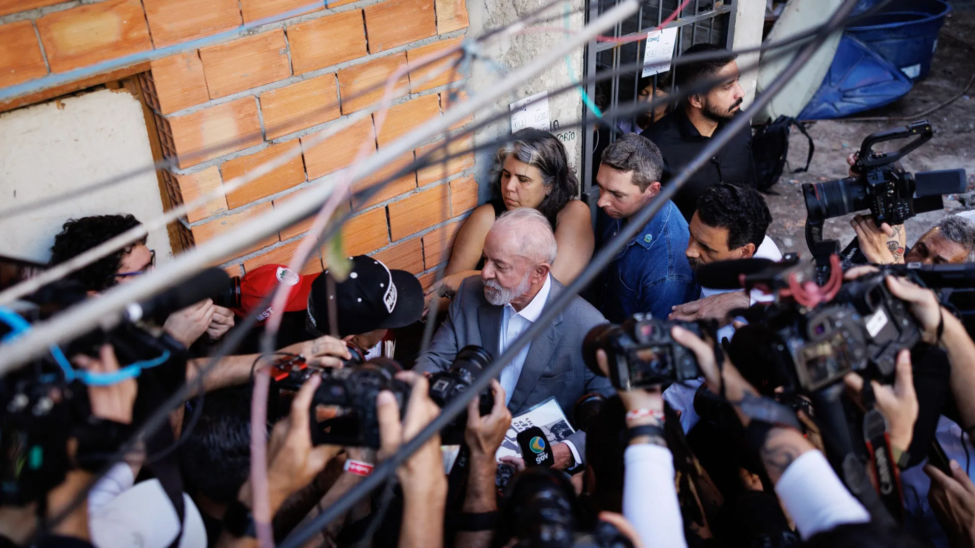 
                    Lula assina lei que distribuirá gás gratuito a 15 milhões de famílias
                