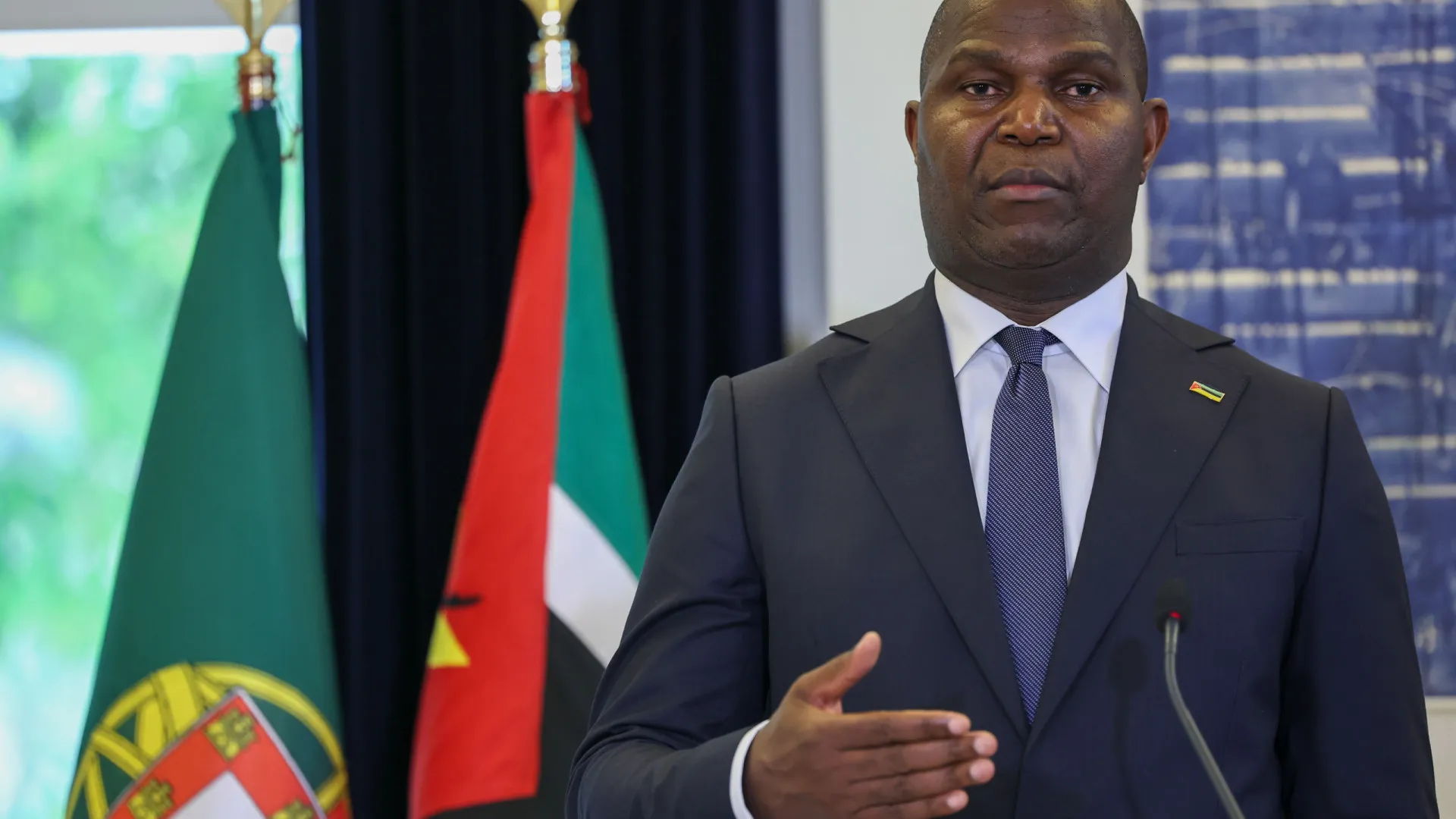 
                    Presidente moçambicano quer reformas no modelo de venda de energia
                