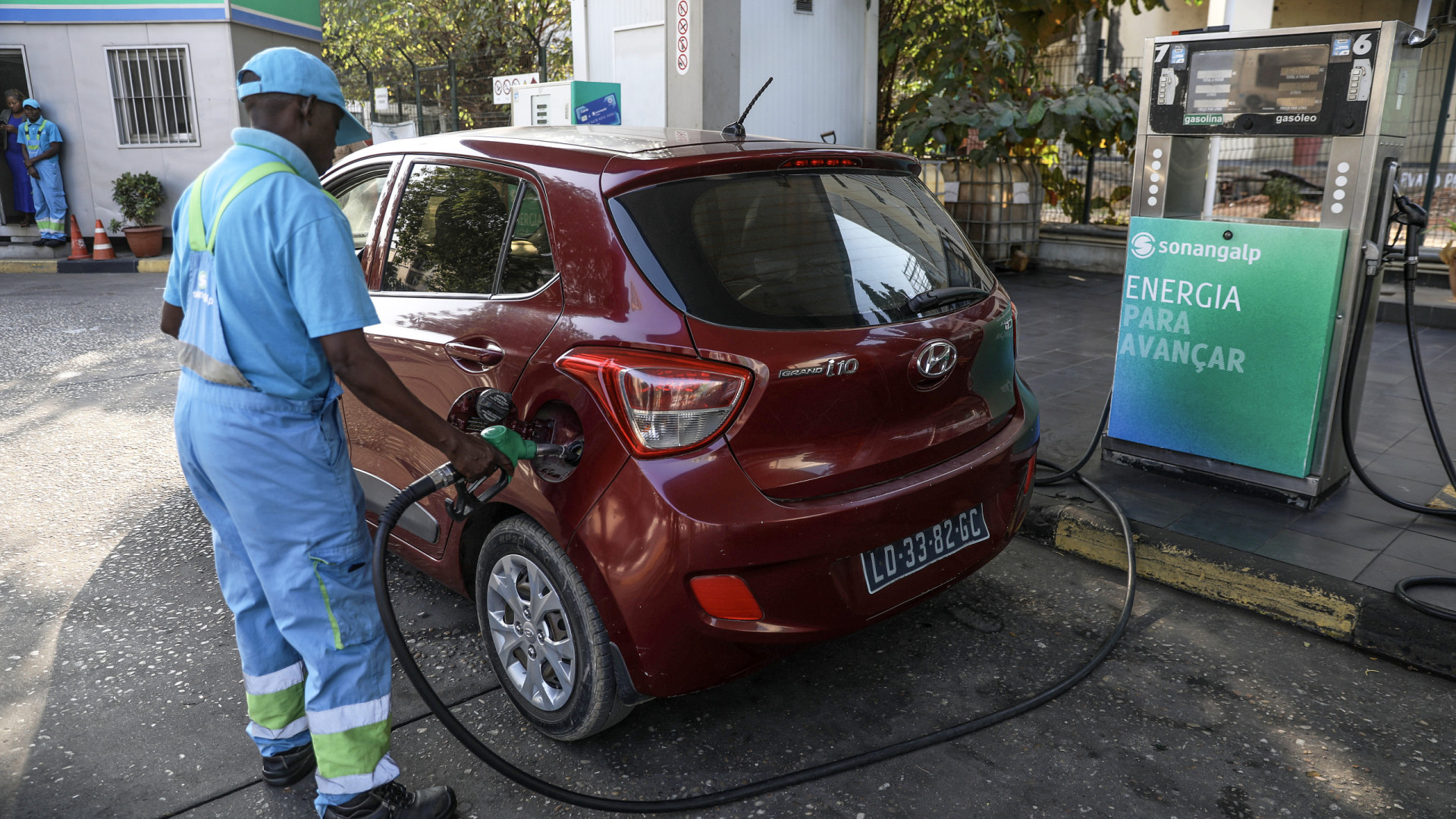 Angolanos consideram aumento do combustível 
