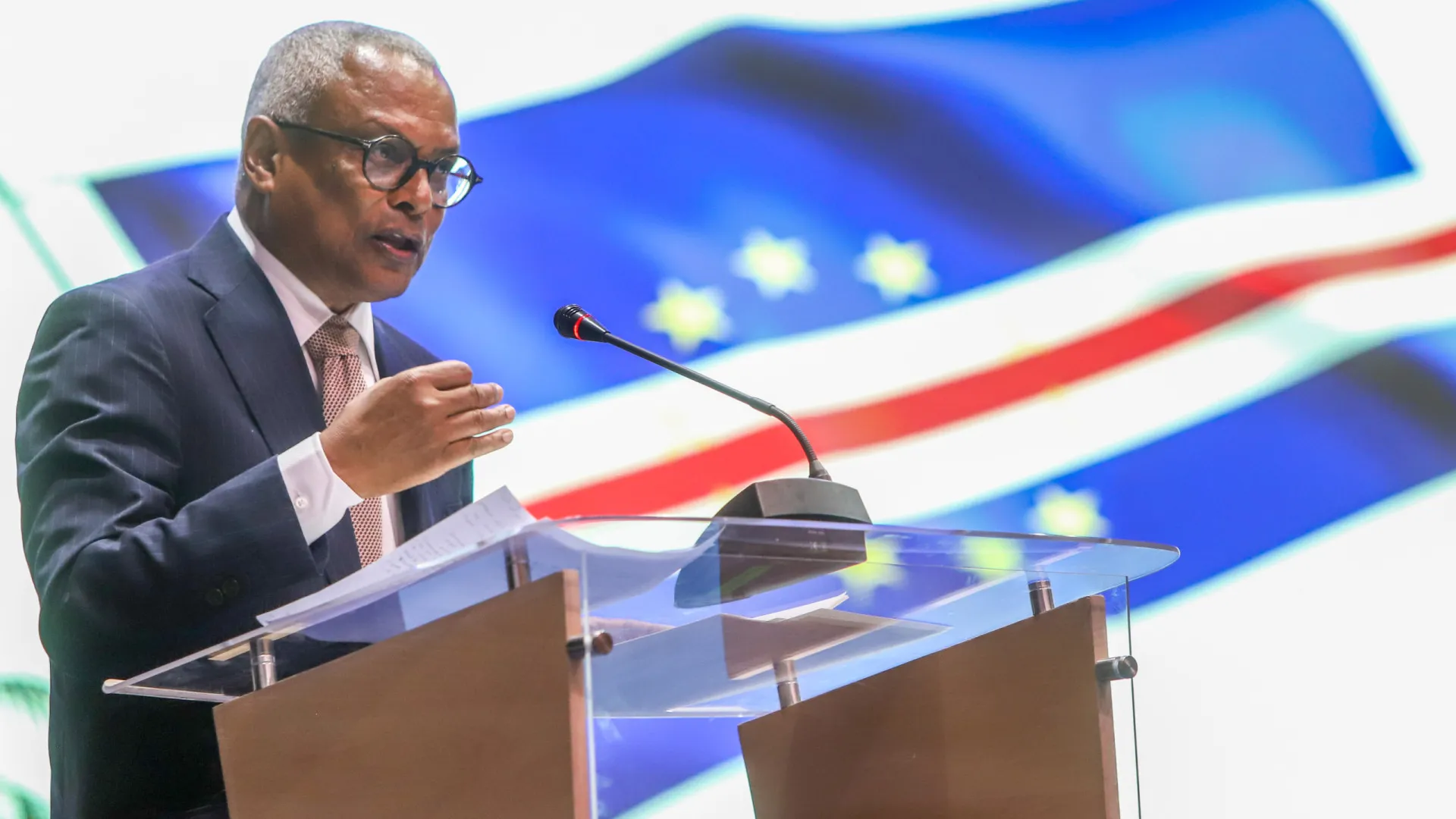 
                    Cabo Verde. Presidente pede ao Governo que ouça críticas sobre monumento
                