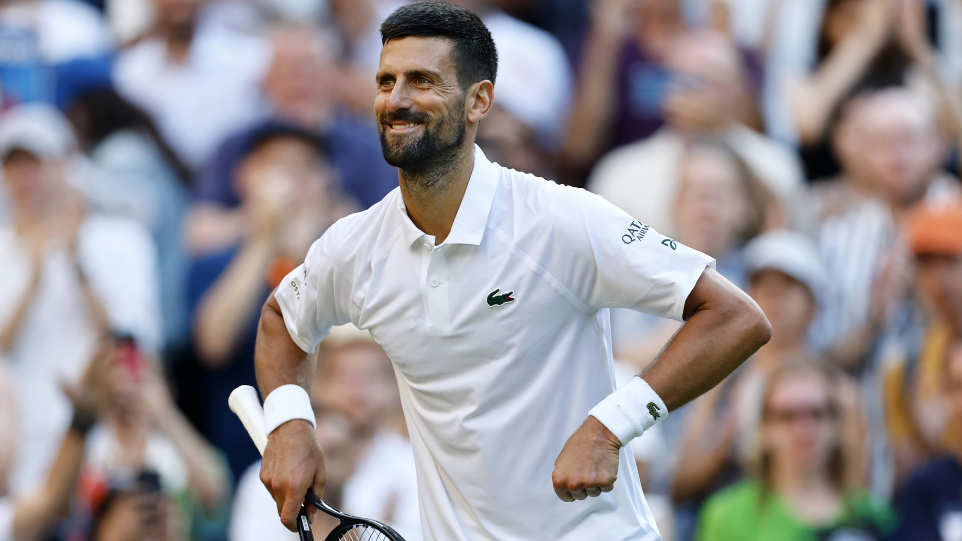 Novak Djokovic nas 'meias' após batalha com italiano Cobolli em Wimbledon