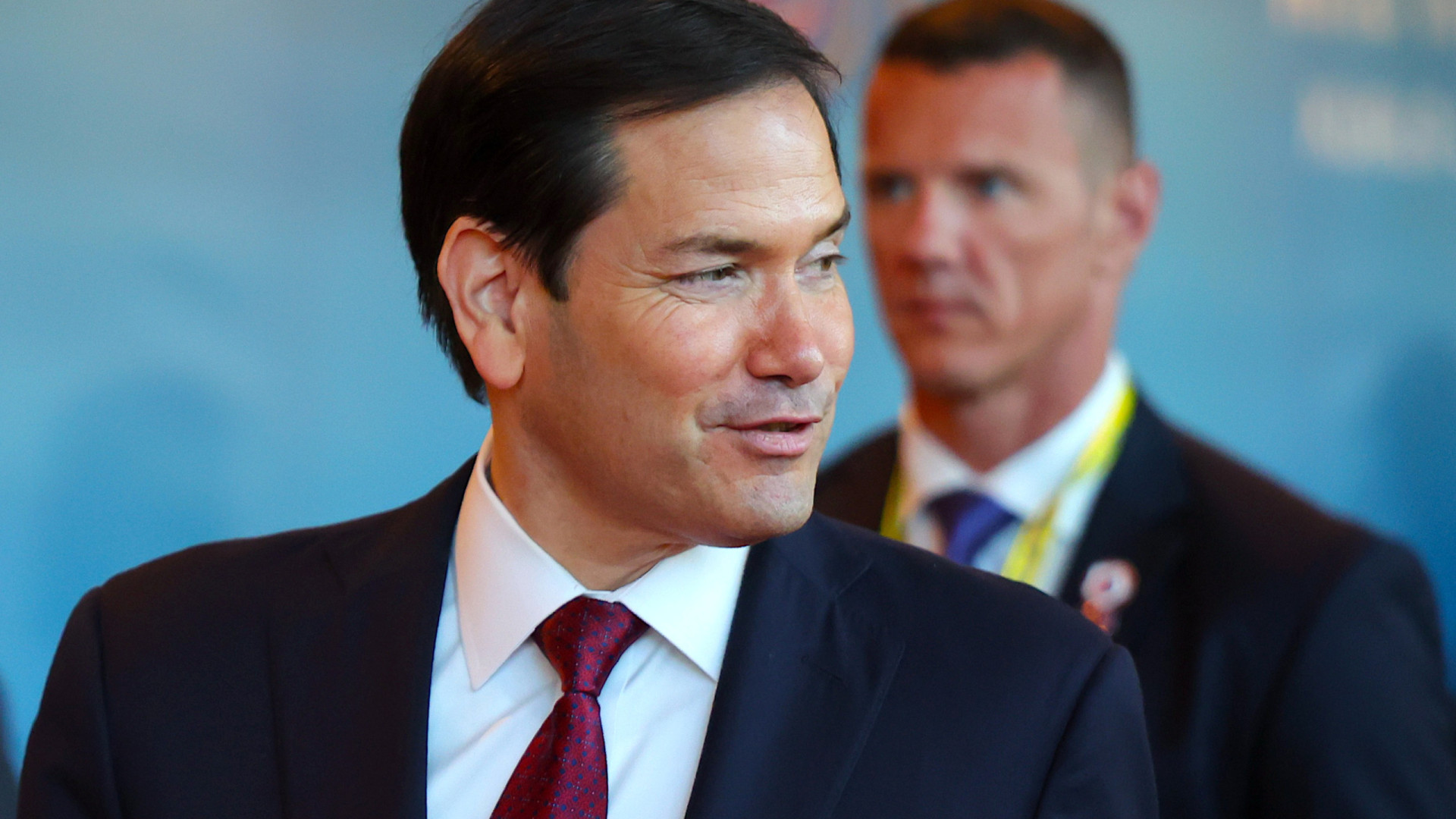Rubio e Wang Yi reúnem-se na Malásia para debater tensões sino-americanas