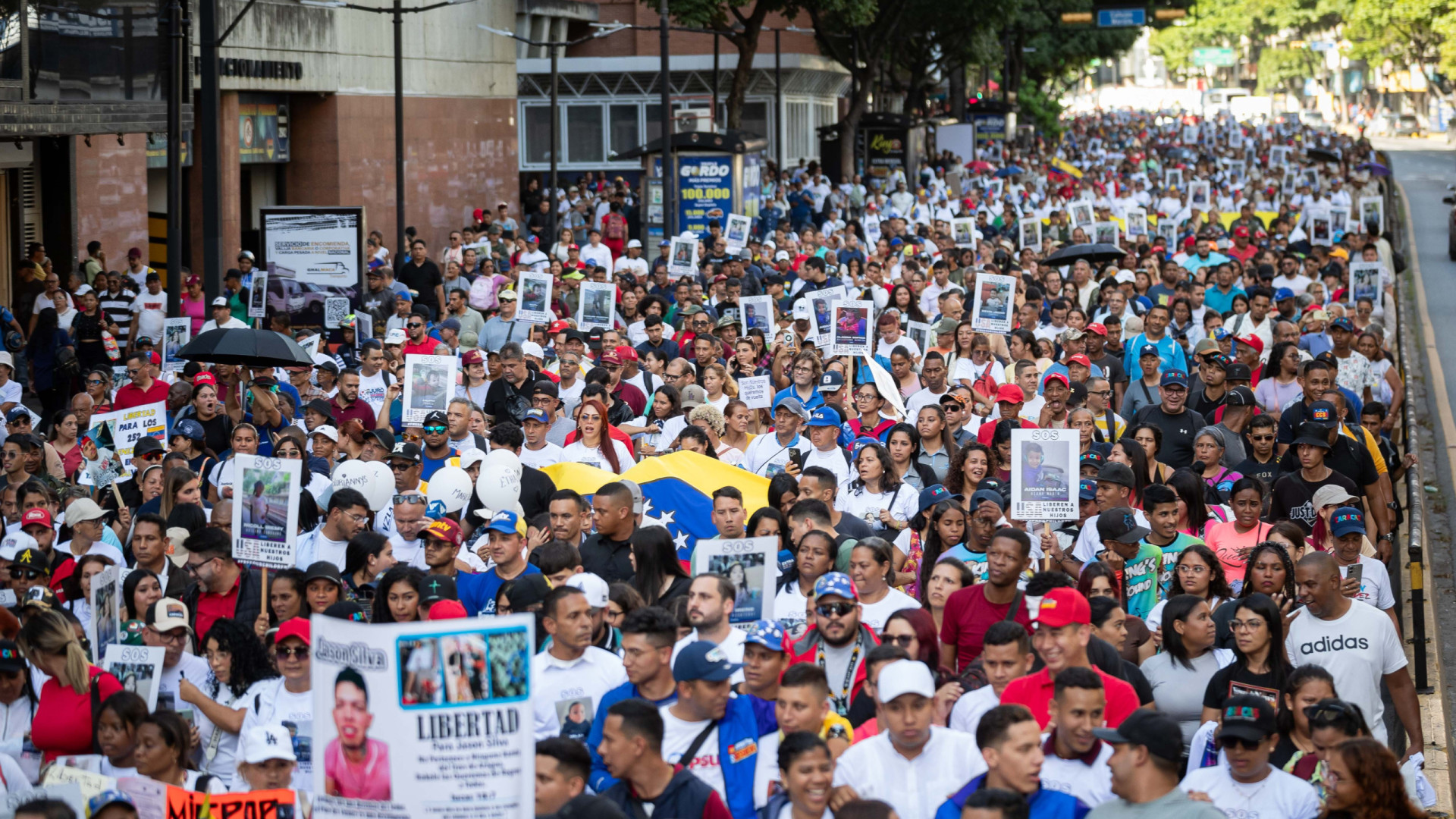 Venezuela recebe mais 324 migrantes deportados do México