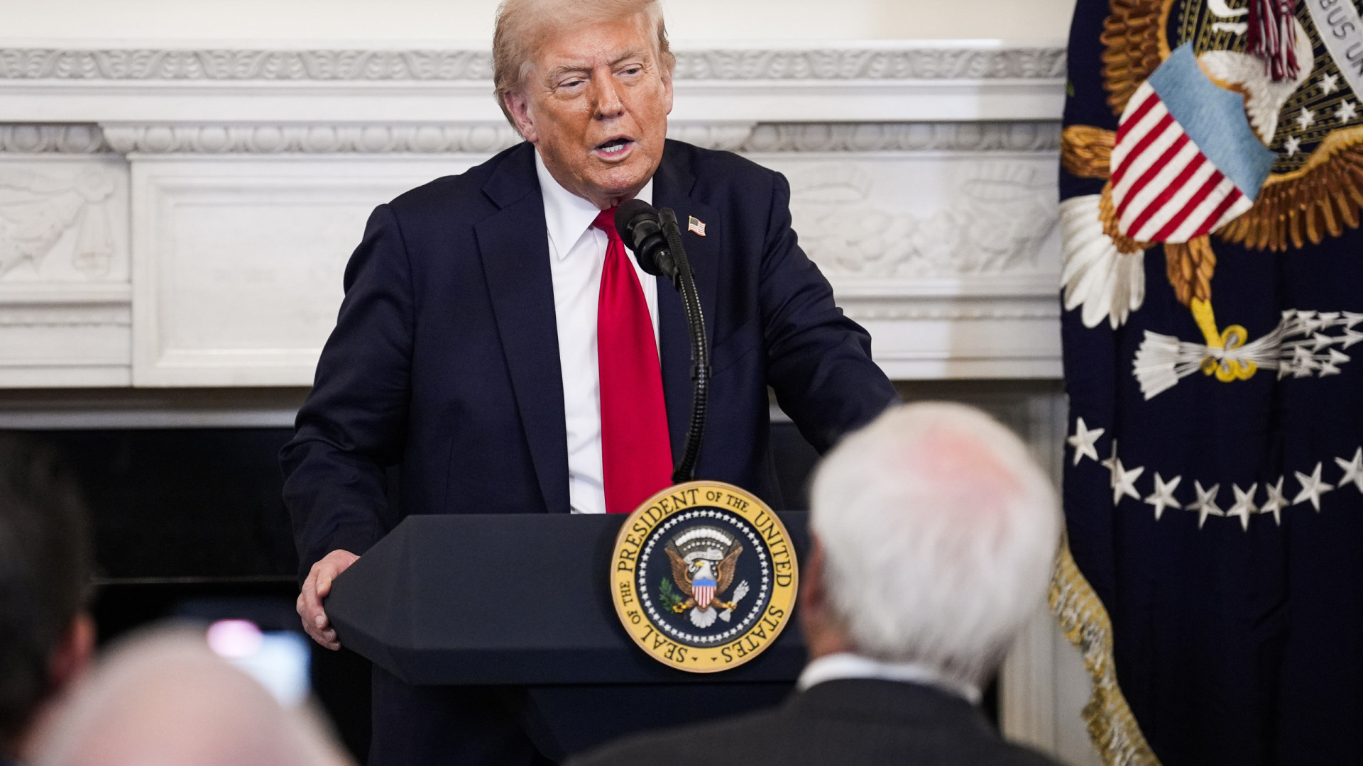 Executivo Trump processado por reter milhões para programas educativos