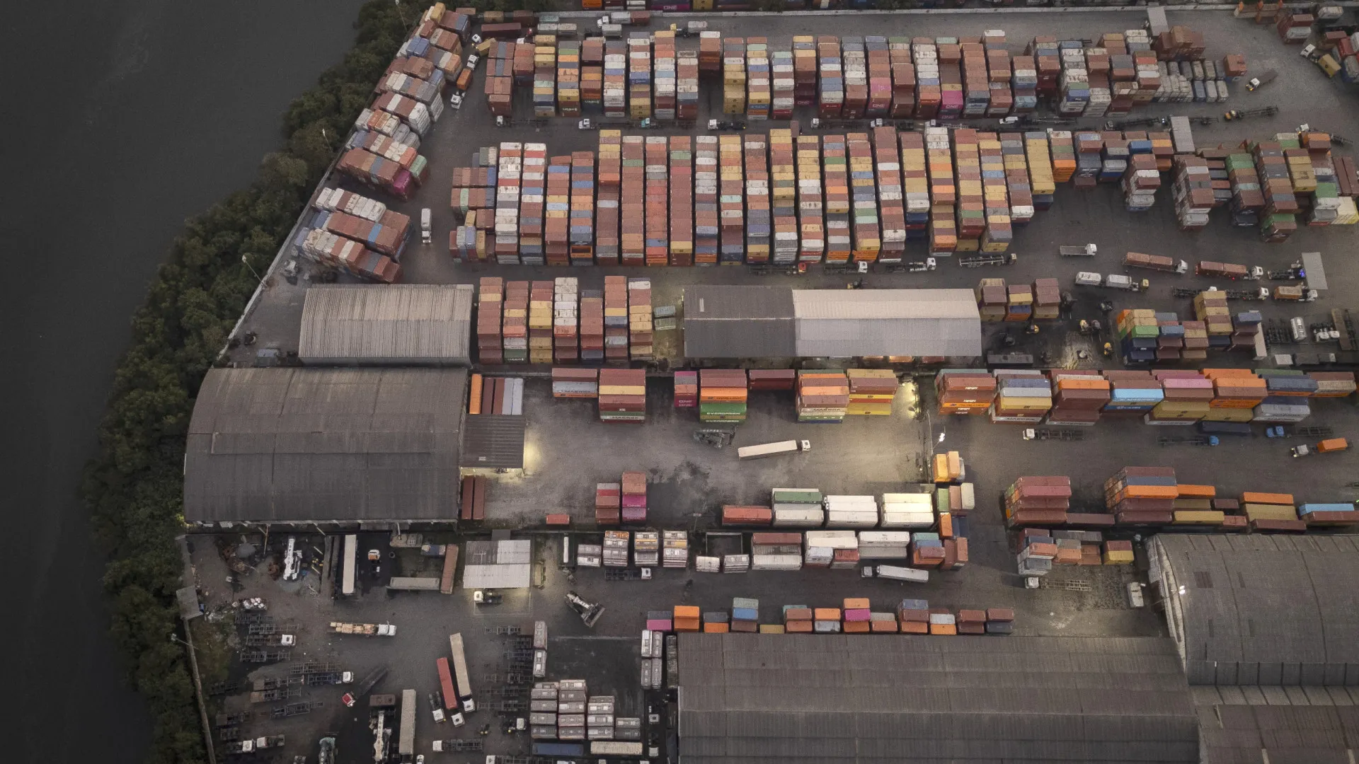 
                    Comércio entre Brasil e China cresce para valor recorde em 2025
                