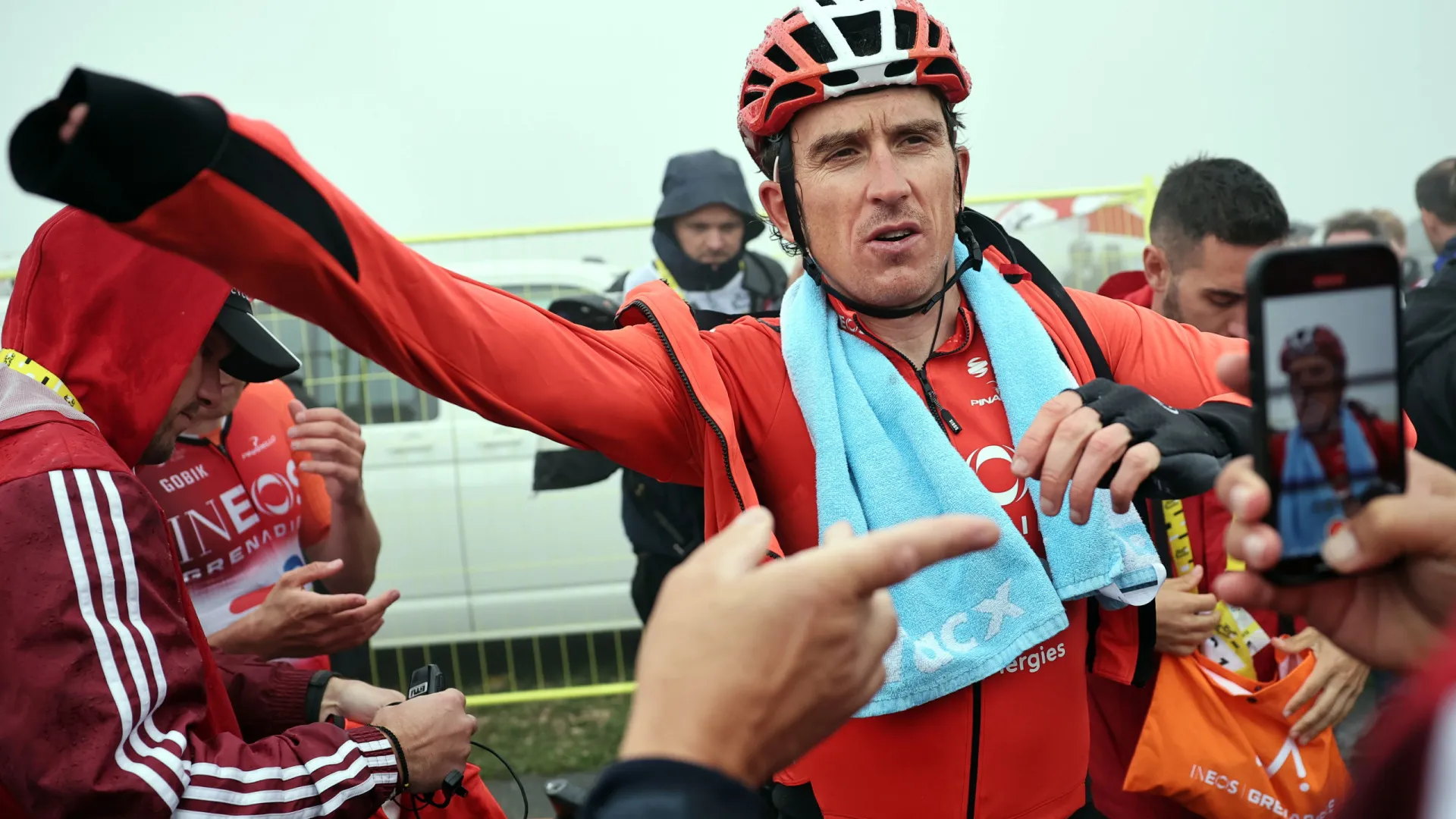 
                    Geraint Thomas fecha ciclo no ciclismo e só pensa levar filho à escola
                