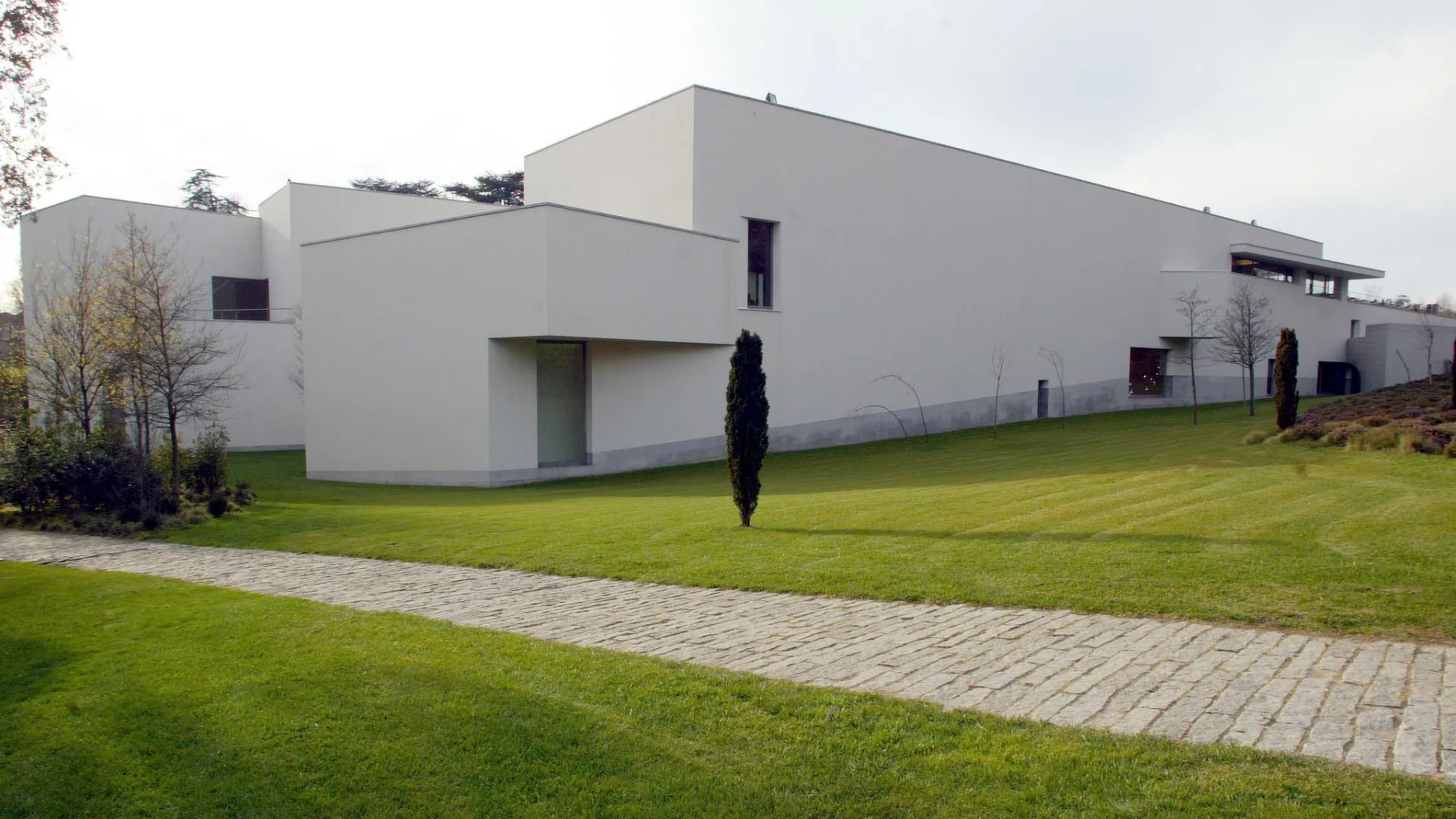 
                    Serralves coloca músico Stephen O'Malley em foco com série de concertos
                