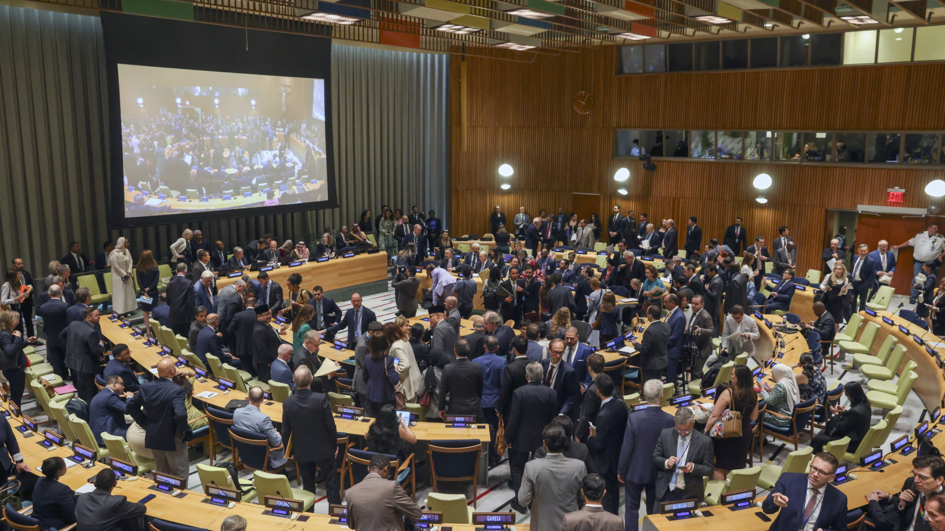 Mednarodna skupnost na Generalni skupščini OZN pozvala k rešitvi dveh držav, ZDA in Izrael odsotna