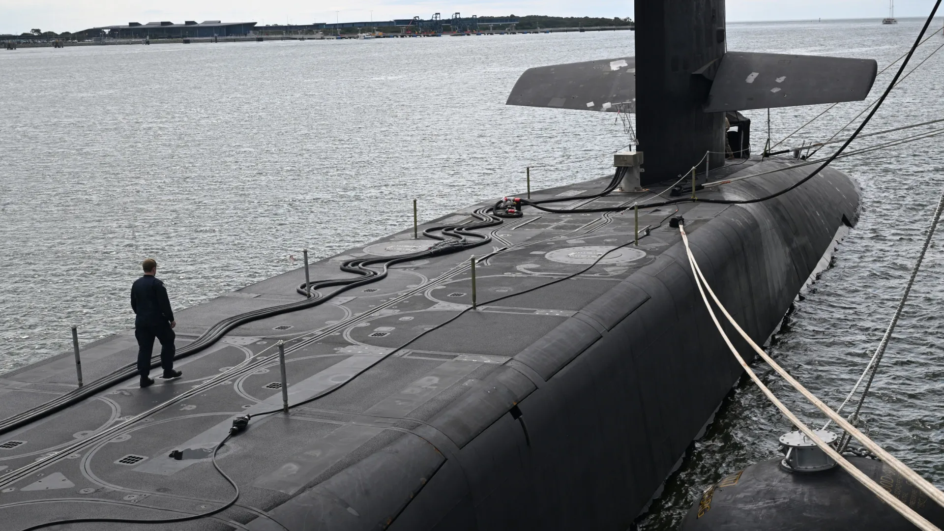 
                    Austrália anuncia investimento em estaleiro que vai construir submarinos nucleares
                