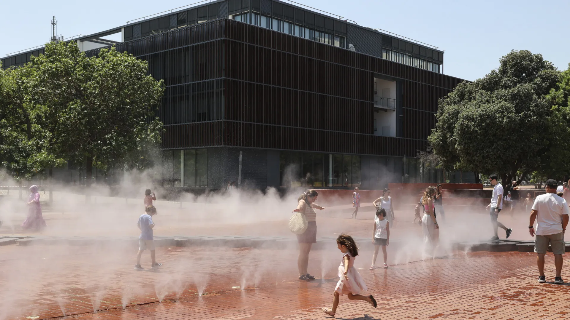 
                    Cidades de todo o mundo unem forças para enfrentar calor extremo
                