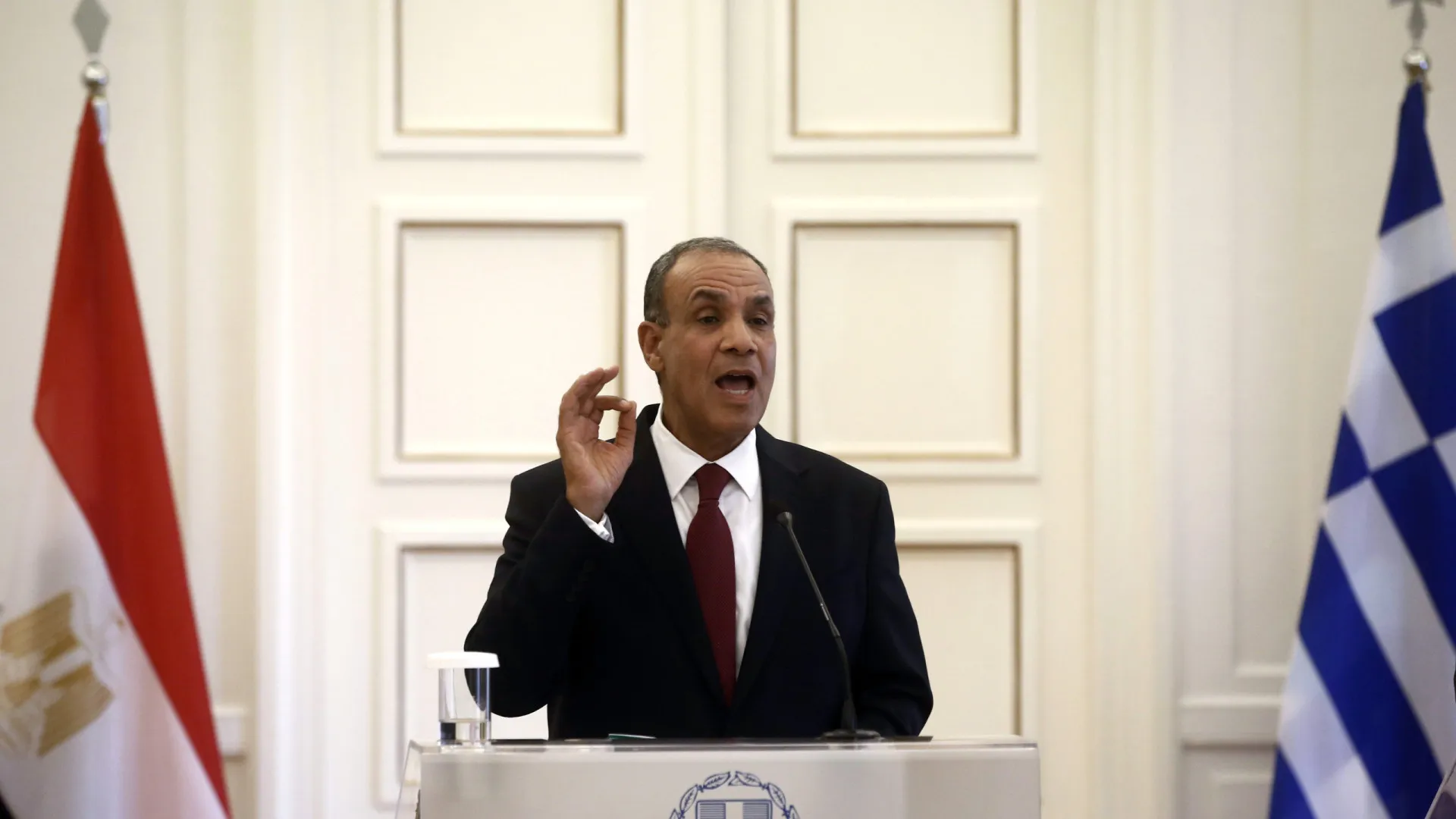 
                    Egito condena intenção de Israel de transferir palestinianos por Rafah
                