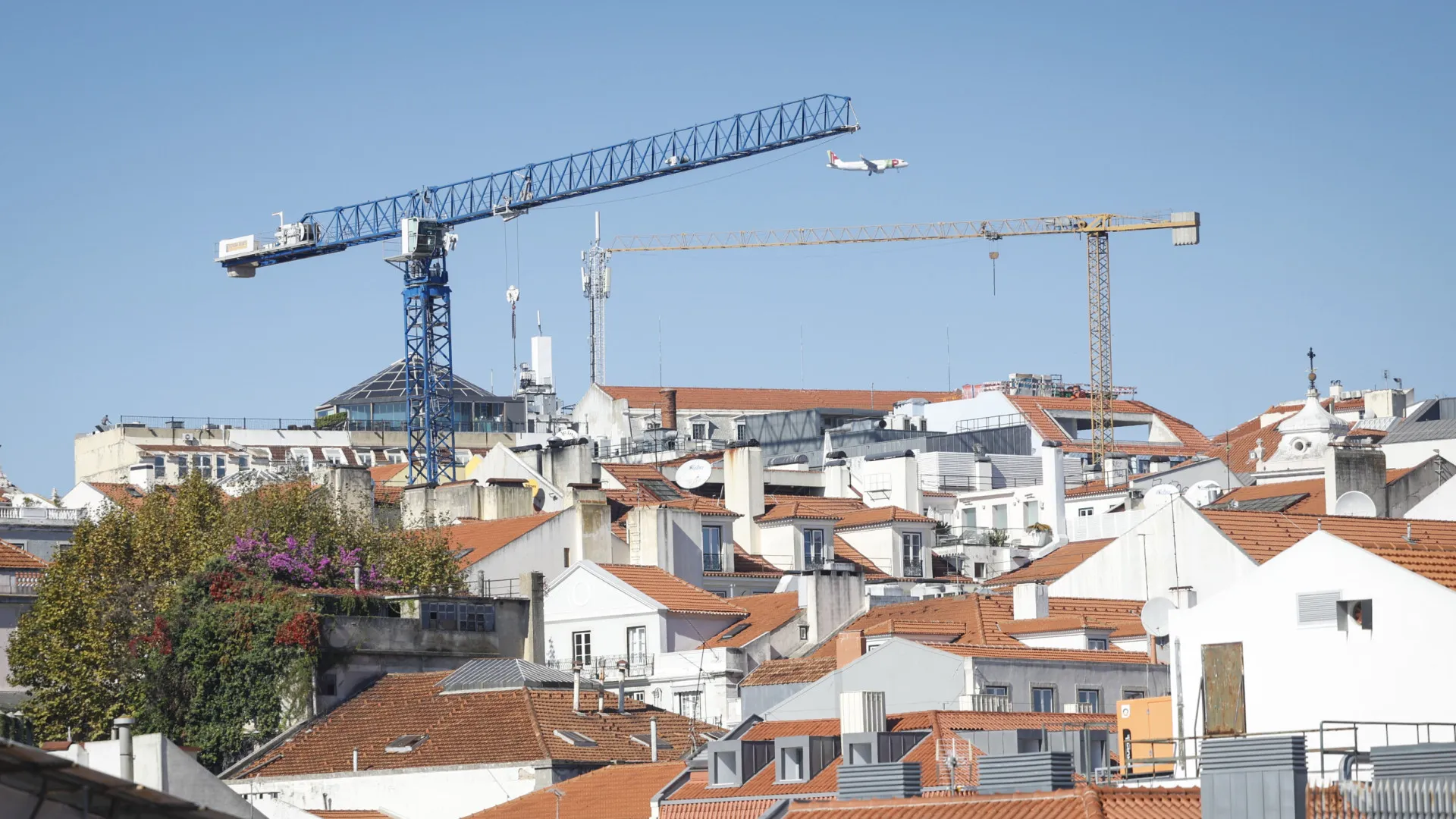 
                    Preços das casas sobem sem parar desde que Montenegro tomou posse
                