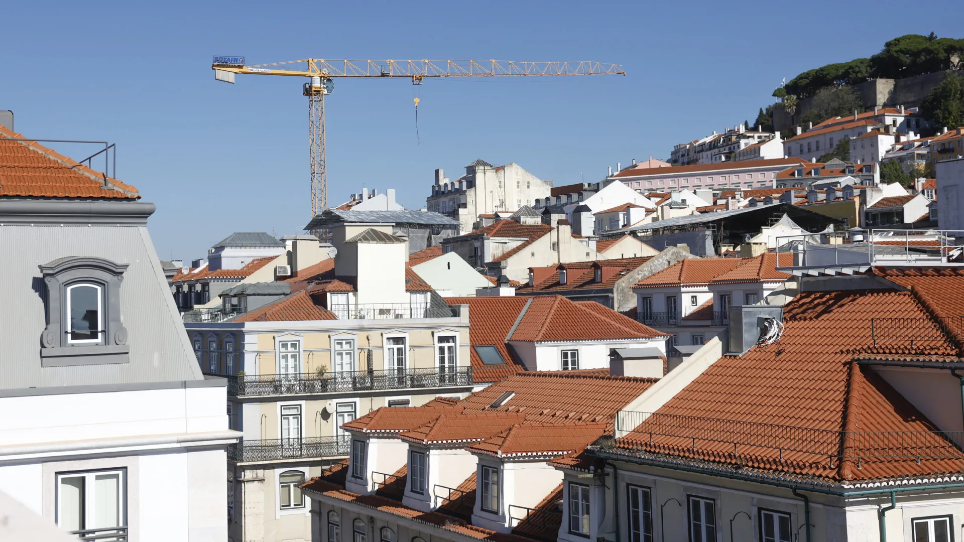 
                    Euribor desce a três e a seis meses e sobe a 12 meses para máximo desde abril
                