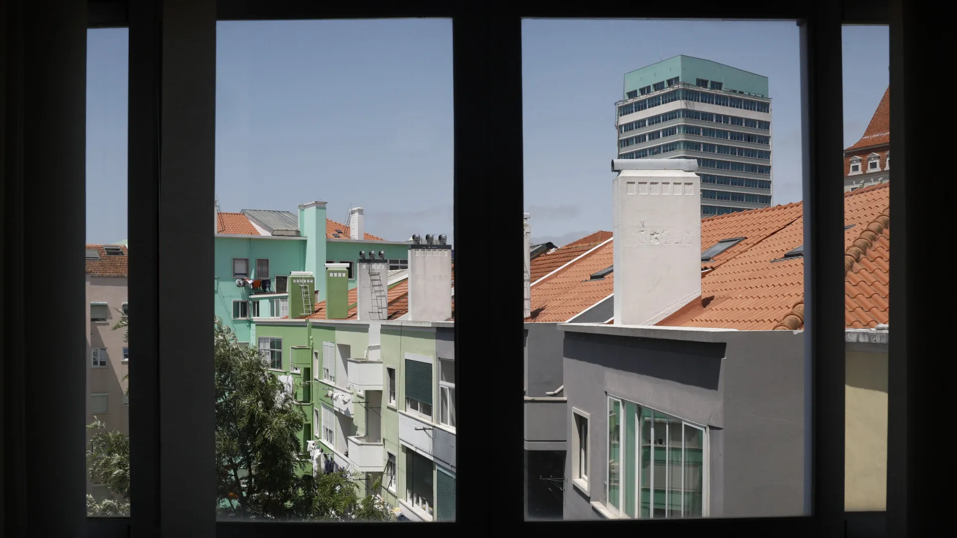 
                    Juros de renegociações e de novos créditos à habitação caem em janeiro
                